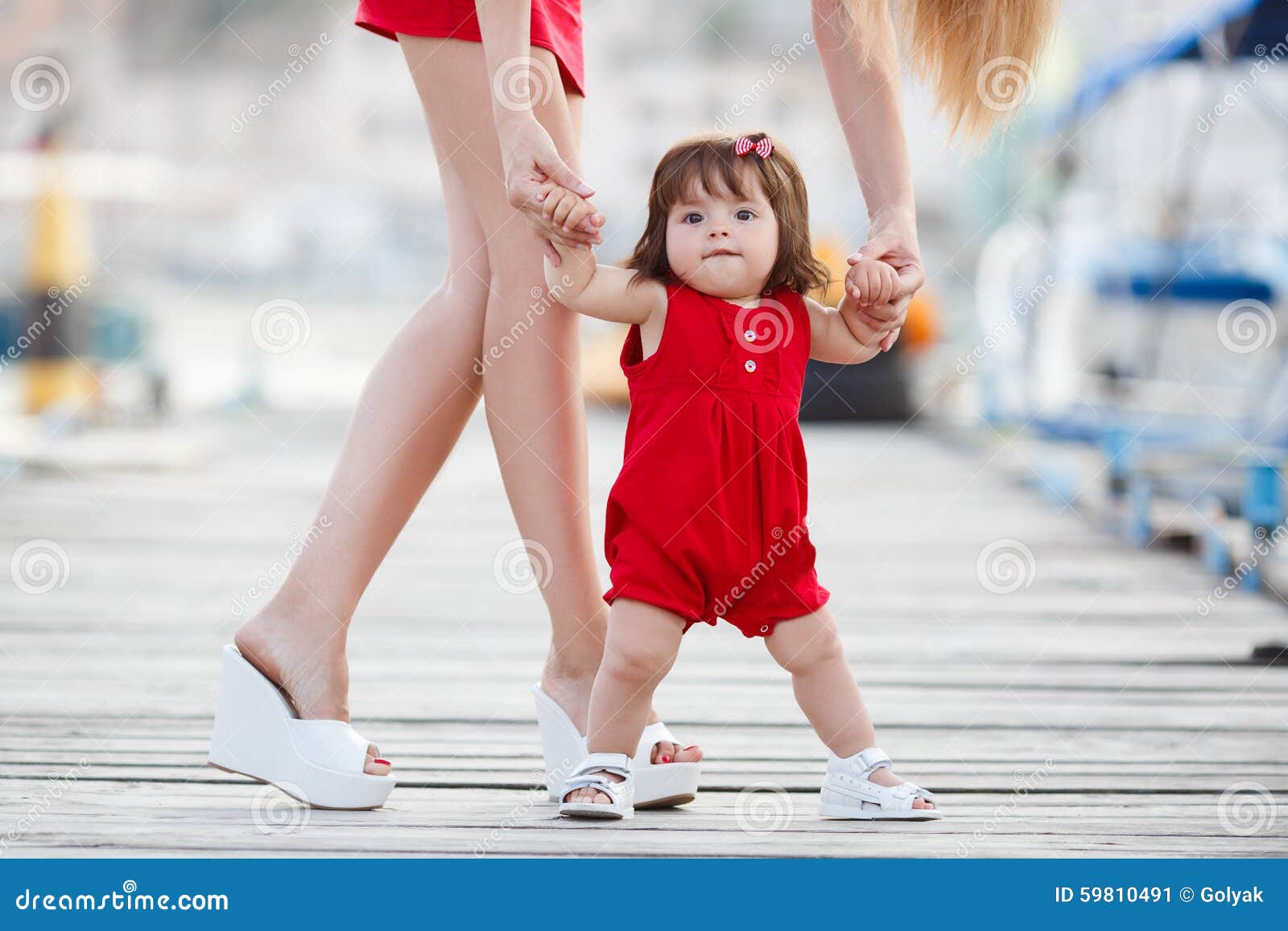 when should baby walk alone