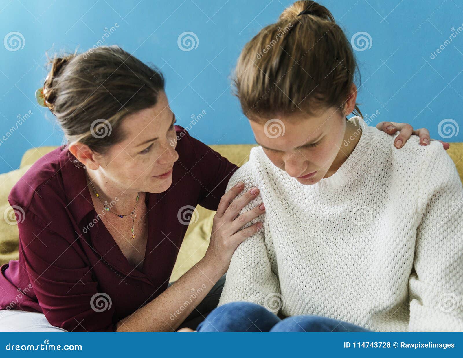 mother and teenage daughter having an argument