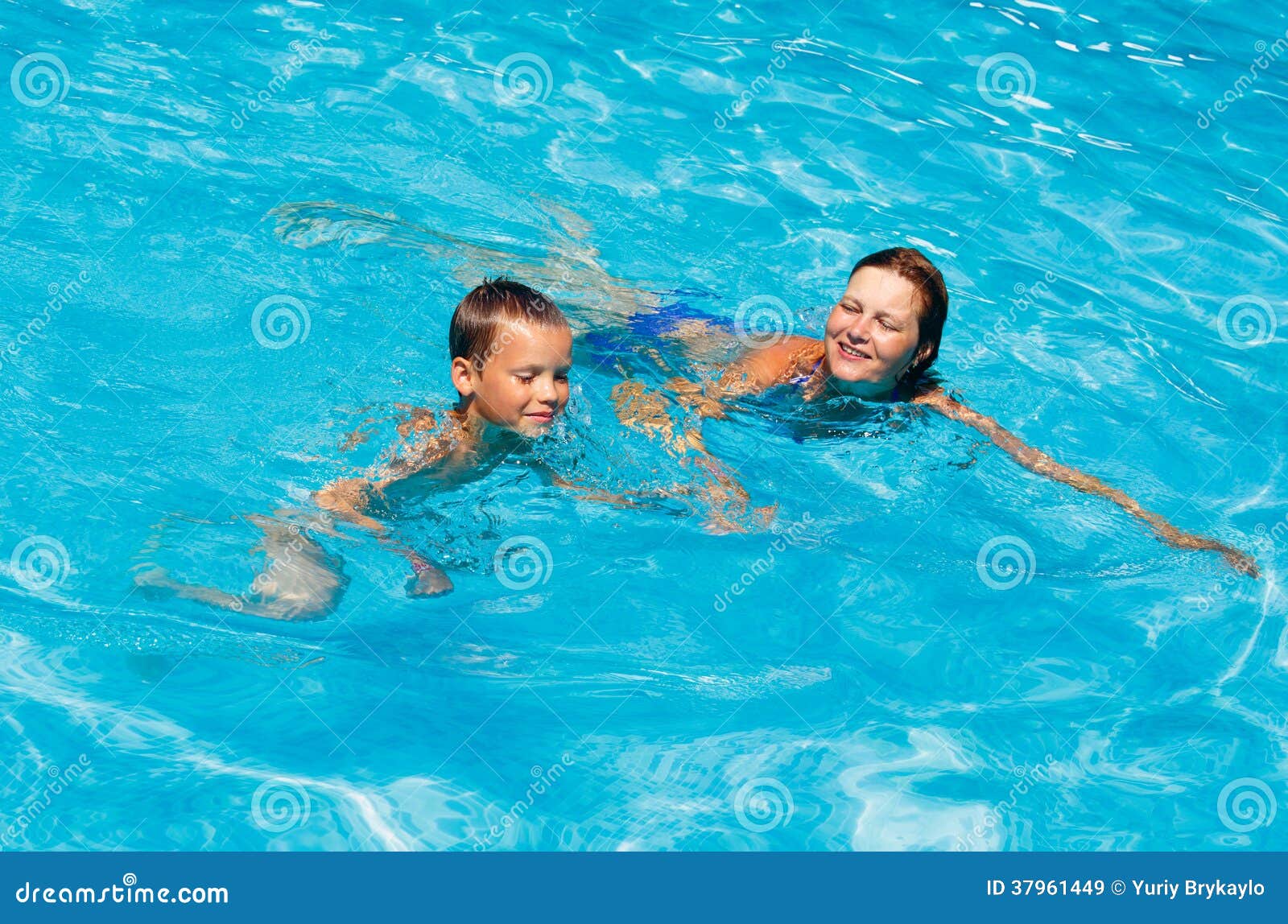 Mother Train Her Son To Swim in the Pool. Stock Image Image of serene