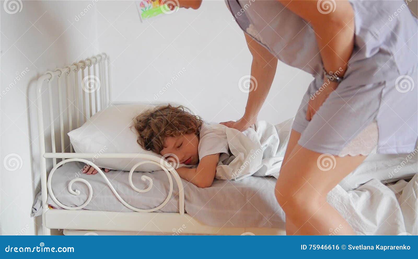 Снял трусы спящей мамы. Девочка поднимающая одеяло 10 лет. Wake up son. Mom Wake up.