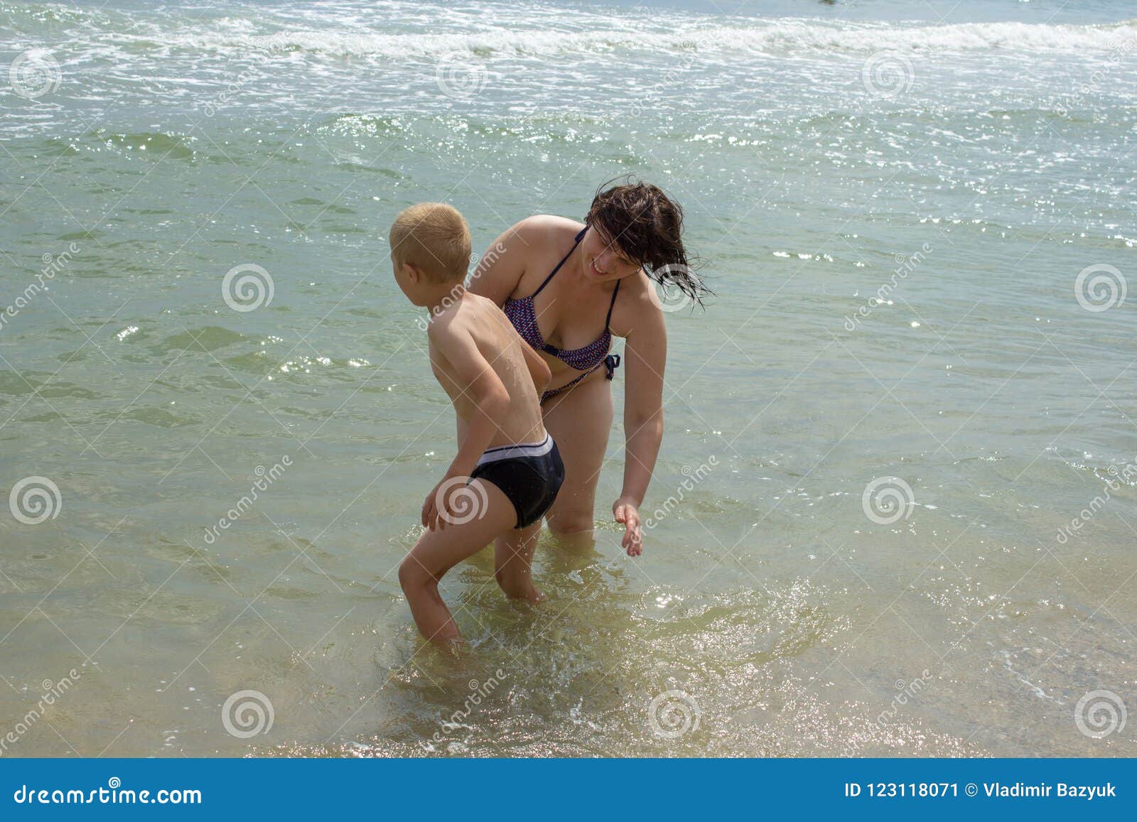 Moms Who Still Bathe With Sons