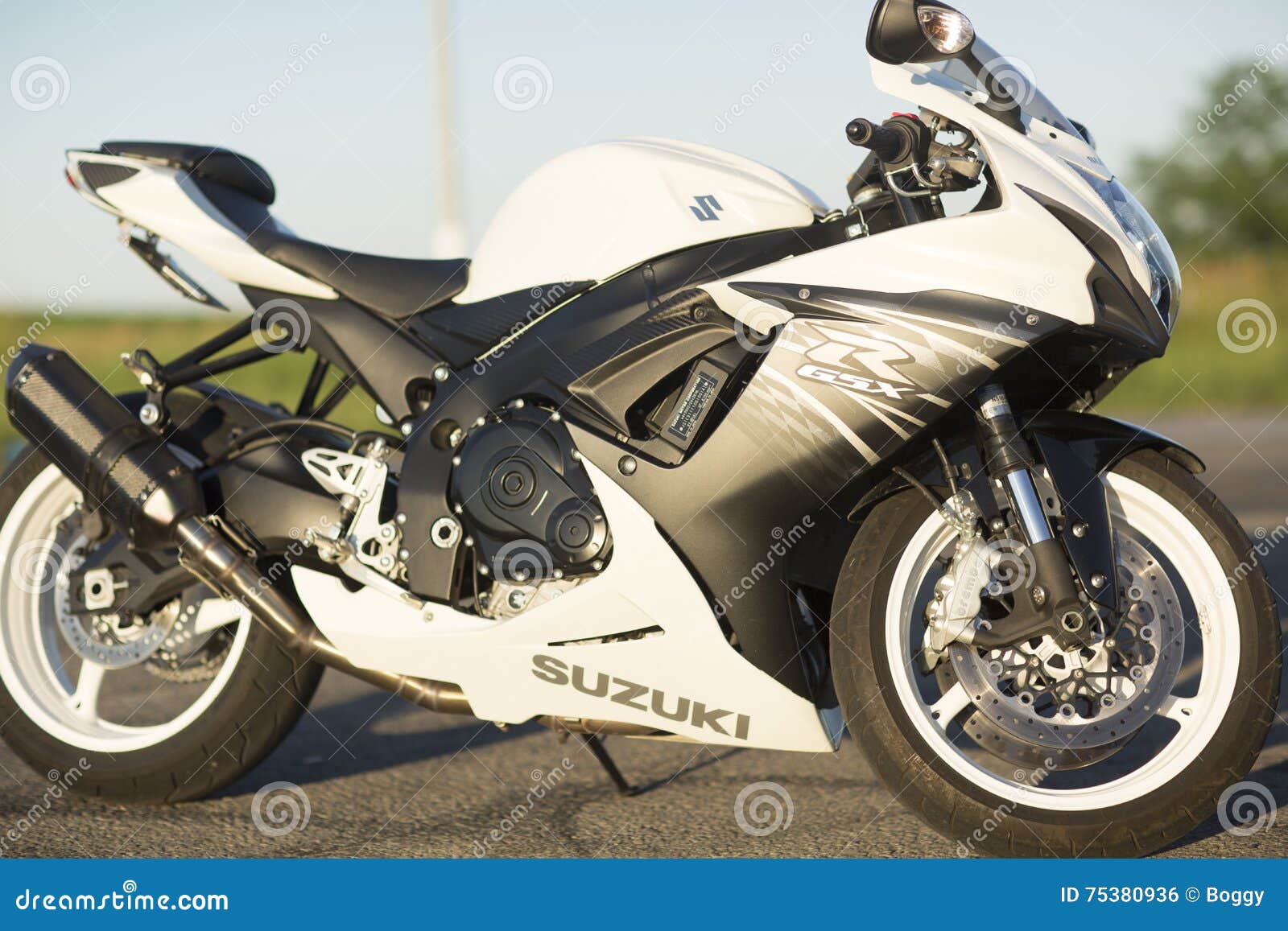 Motocicleta Suzuki GSX-R600 Foto editorial - Imagen de bici, nadie: 75380936, image size:1600x1157