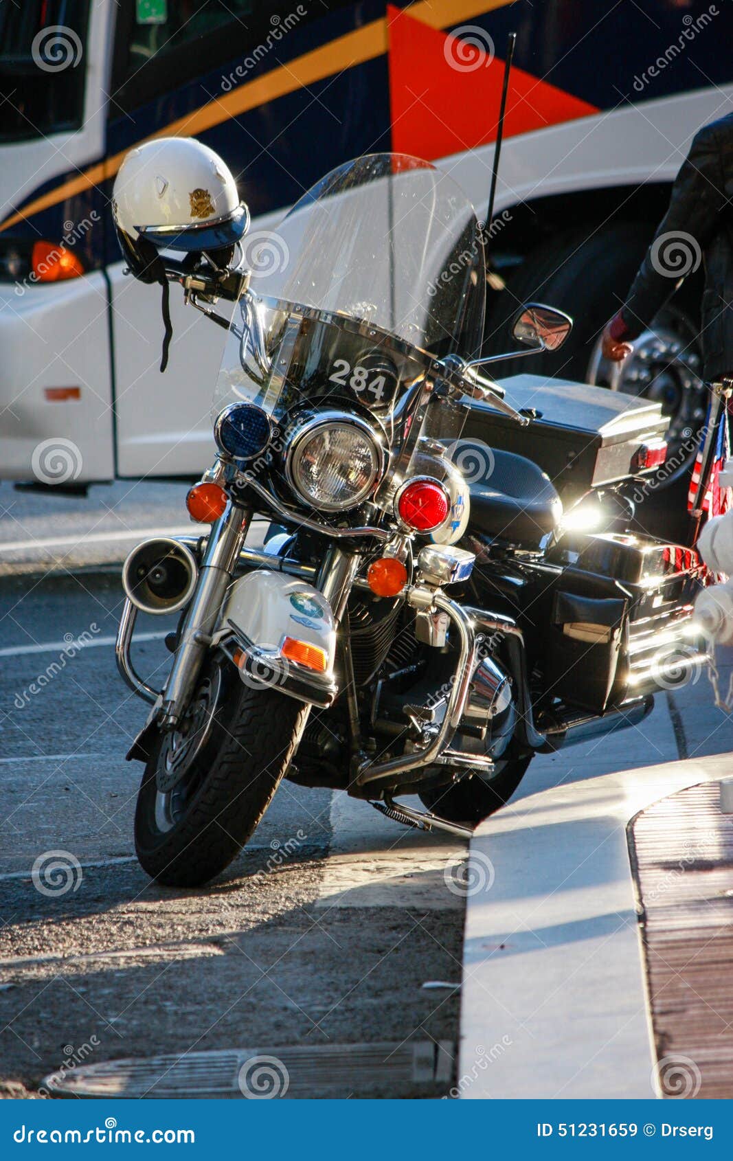 Motocicleta preta moderna da polícia