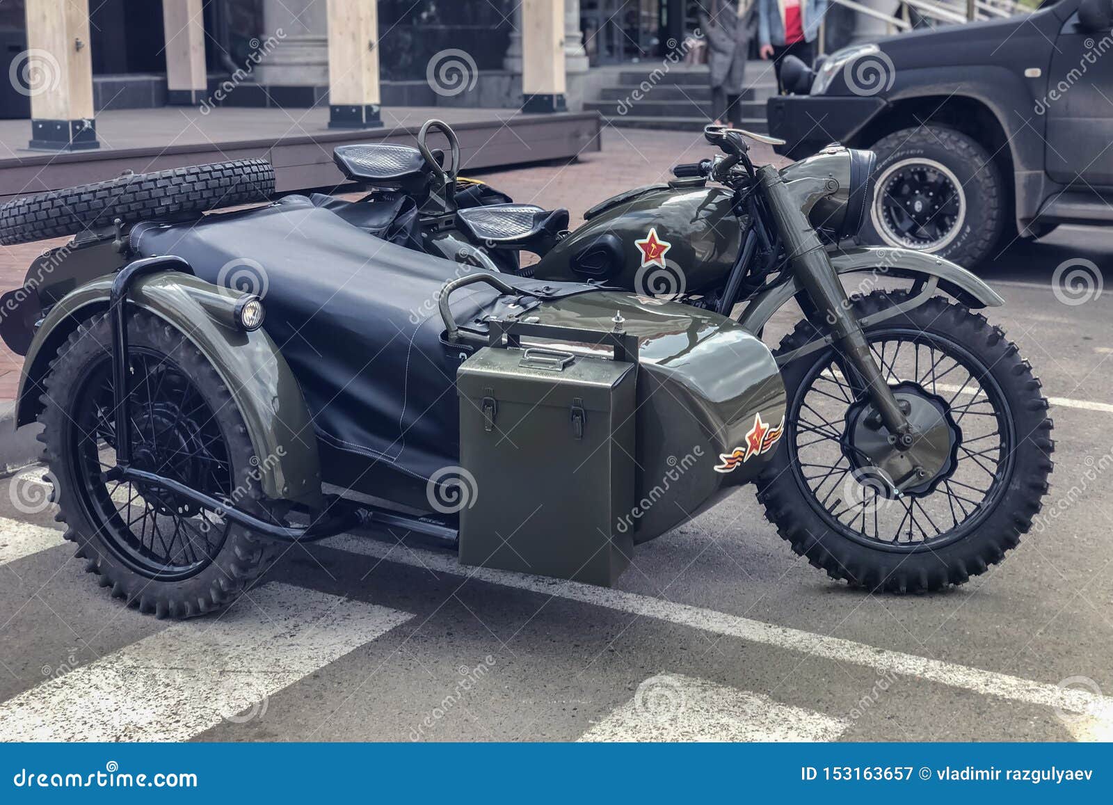 Motocicleta Retra Rusa URAL De Color Caqui Moto Durante La Segunda Guerra  Mundial Con Símbolos Soviéticos Fotografía editorial - Imagen de rueda,  metal: 153163657