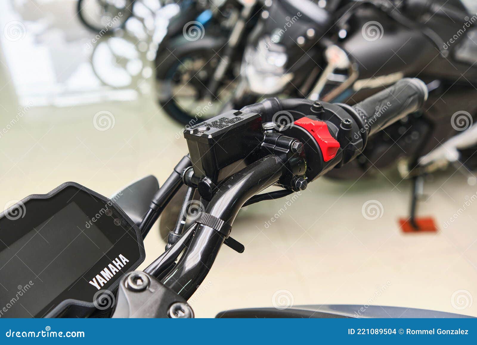 Conveniente texto agradable Motocicletas En La Tienda De Showroom Yamaha Mt15. Nuevas Motos Y Accesorios  En La Tienda De Motocicletas Imagen de archivo editorial - Imagen de  departamento, seguridad: 221089504
