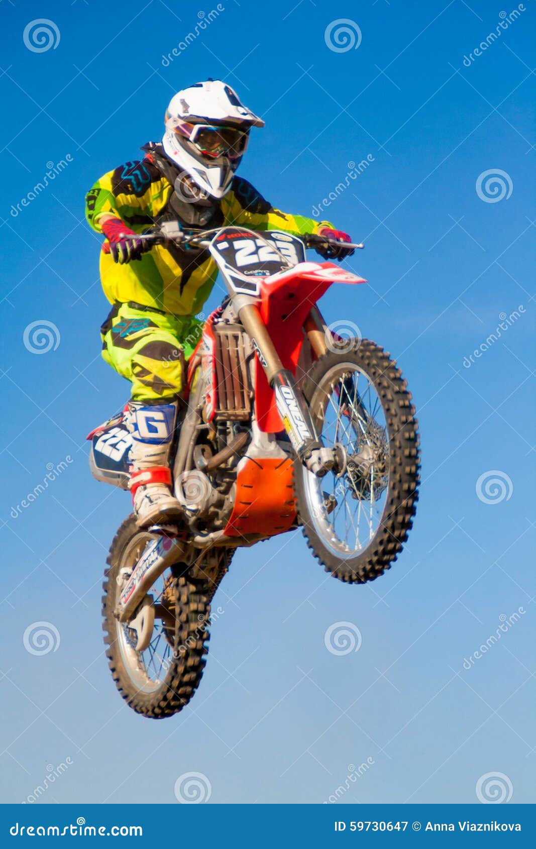 Esportes De Motocross. Corrida De Moto Cross Country. Saltar Em Uma  Motocicleta. Competições De Esportes De Massa. Rússia. Campeonato Cidade De  Motocross De Tula Foto Royalty Free, Gravuras, Imagens e Banco de