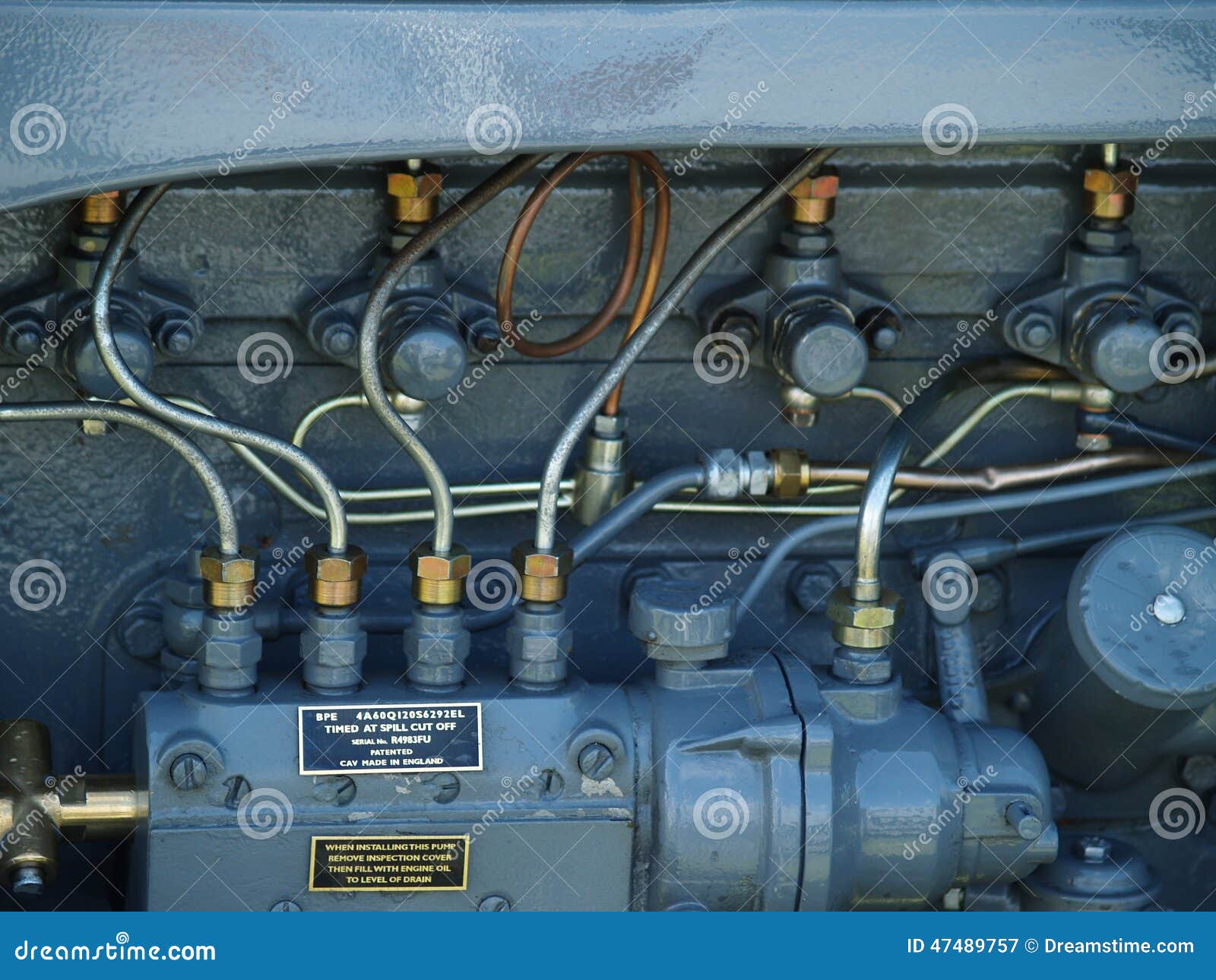 Motor del tractor de oruga fotografía editorial. Imagen de alimentador