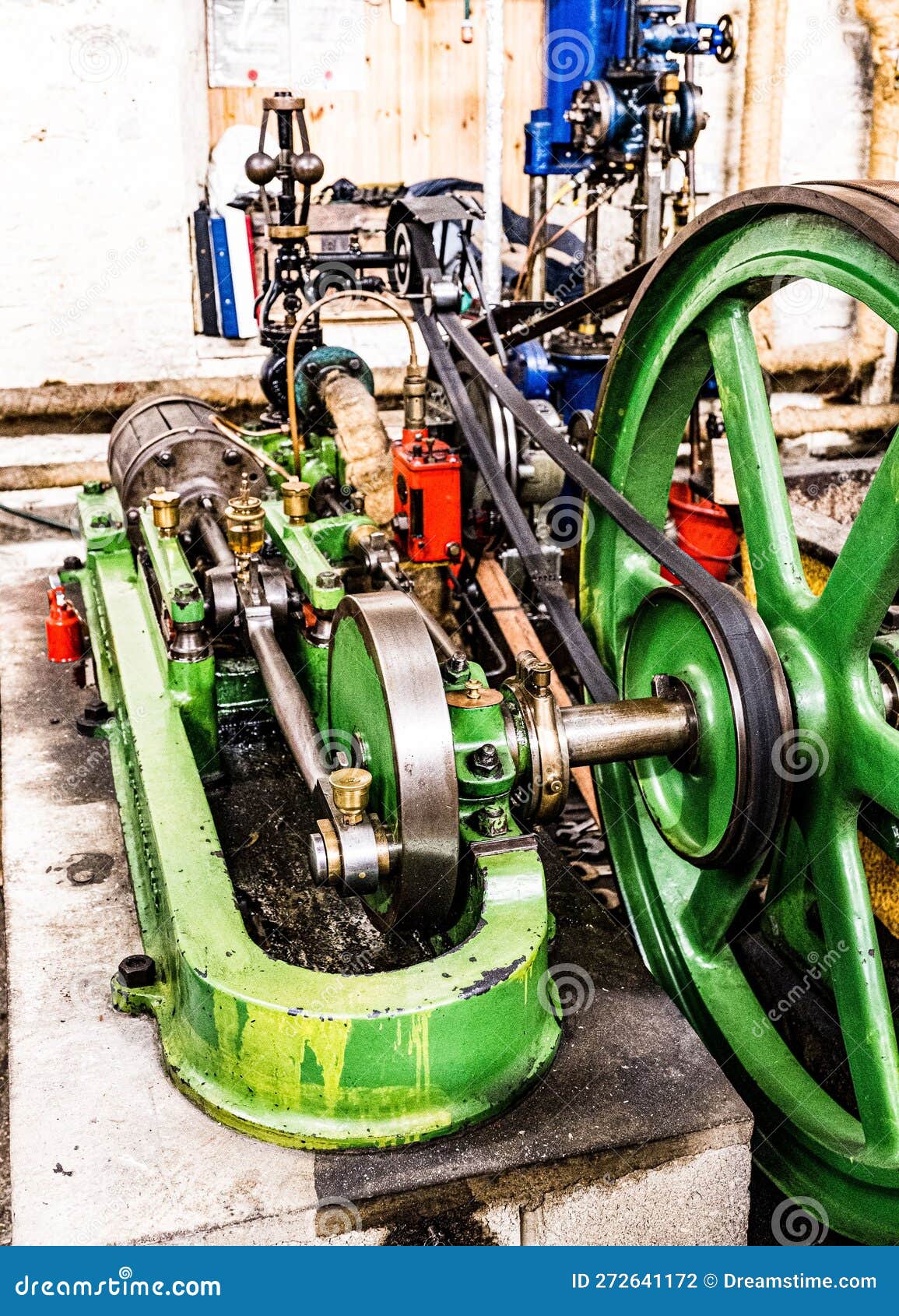 Motor Tractor Con Varios Engranajes Y Componentes En Primer Plano En Un