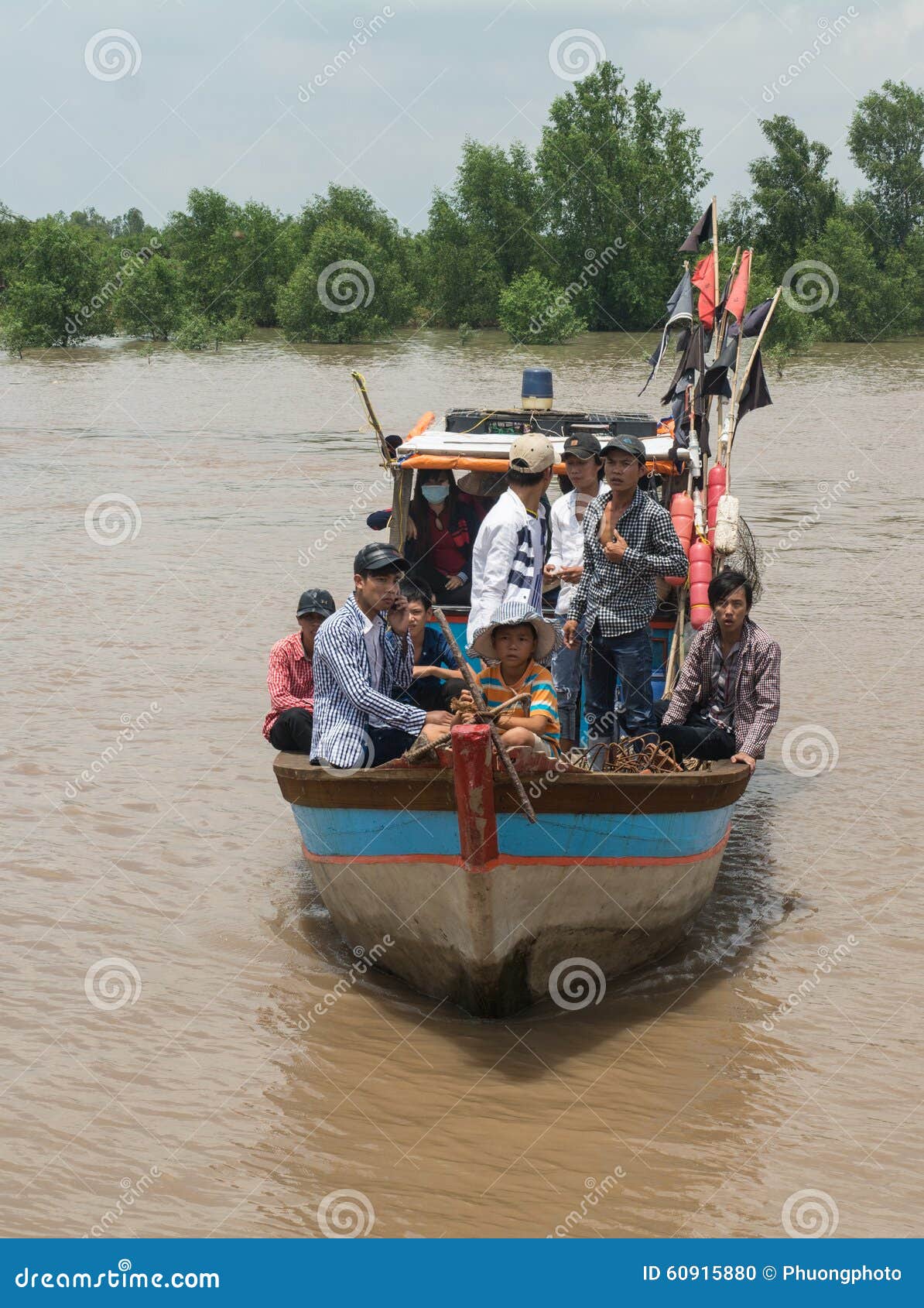 motorboat in vietnamese