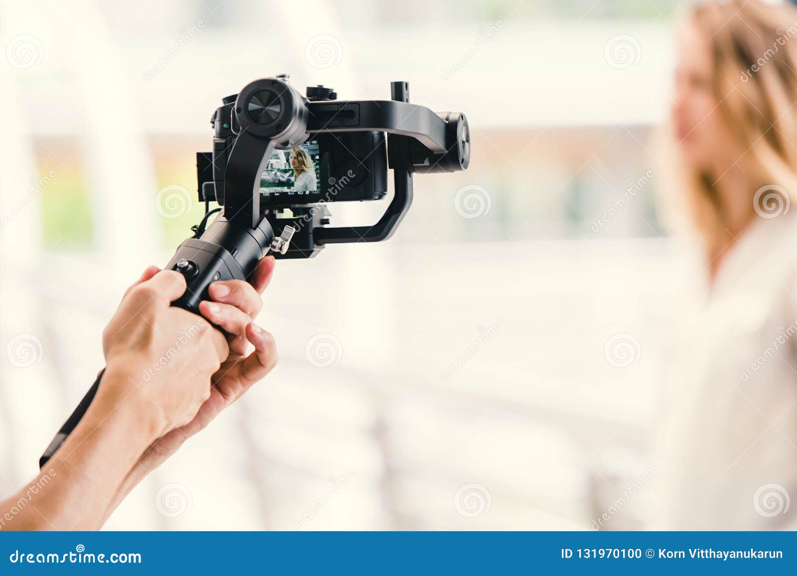 Motorized Gimbal, Videographer Using Dslr Camera Anti Shake Tool for