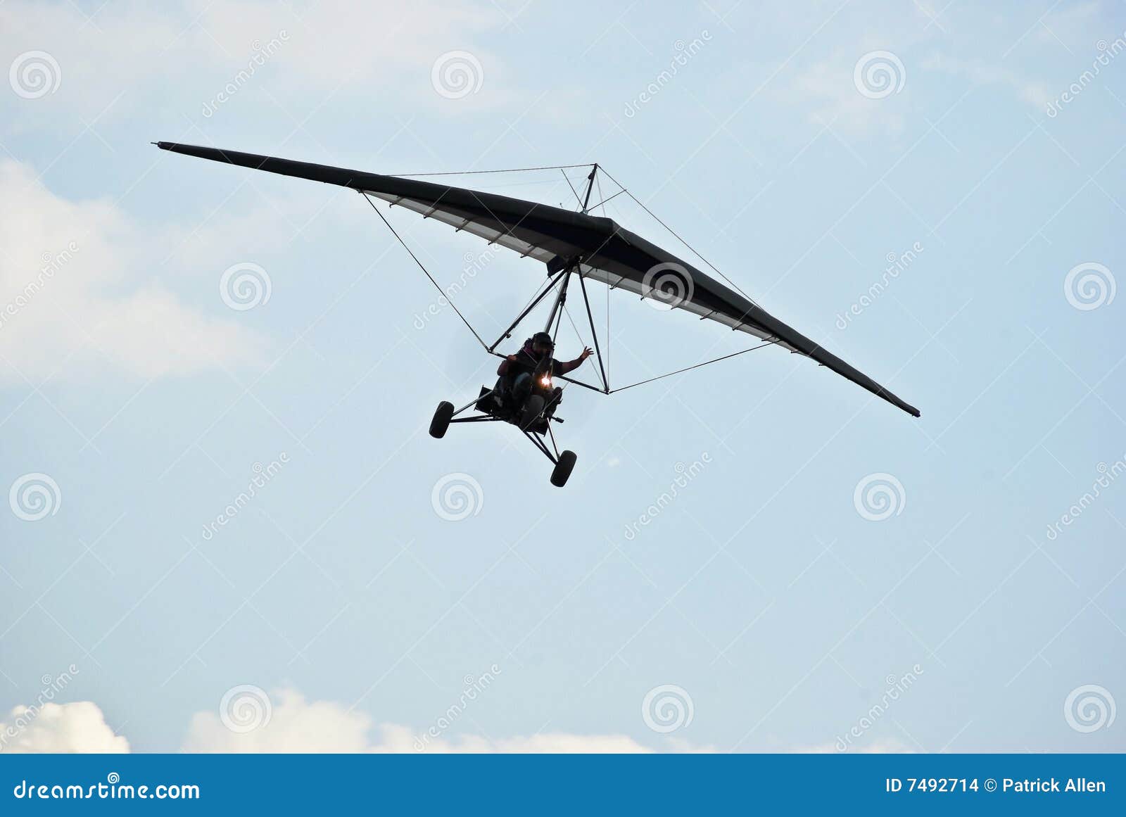 motorized hang glider in flight 02