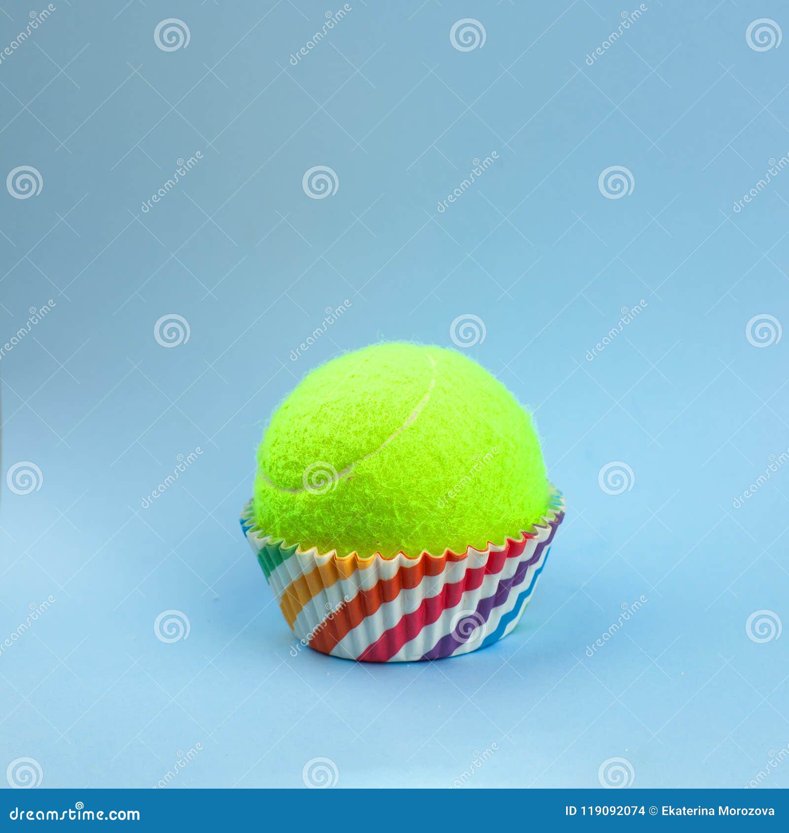 Moule D Arc En Ciel Pour Le Petit Gateau Et La Balle De Tennis Sur Le Fond Bleu Le Sport Creatif Minimal Ou L Idee De Patisserie Photo Stock Image Du Idee Petit Moule D Arc En Ciel Pour Le Petit Gateau Et La Balle De Tennis Sur Le Fond Bleu Le Sport Creatif Minimal Ou L Idee De Patisserie Photo Stock Image Du Idee Petit