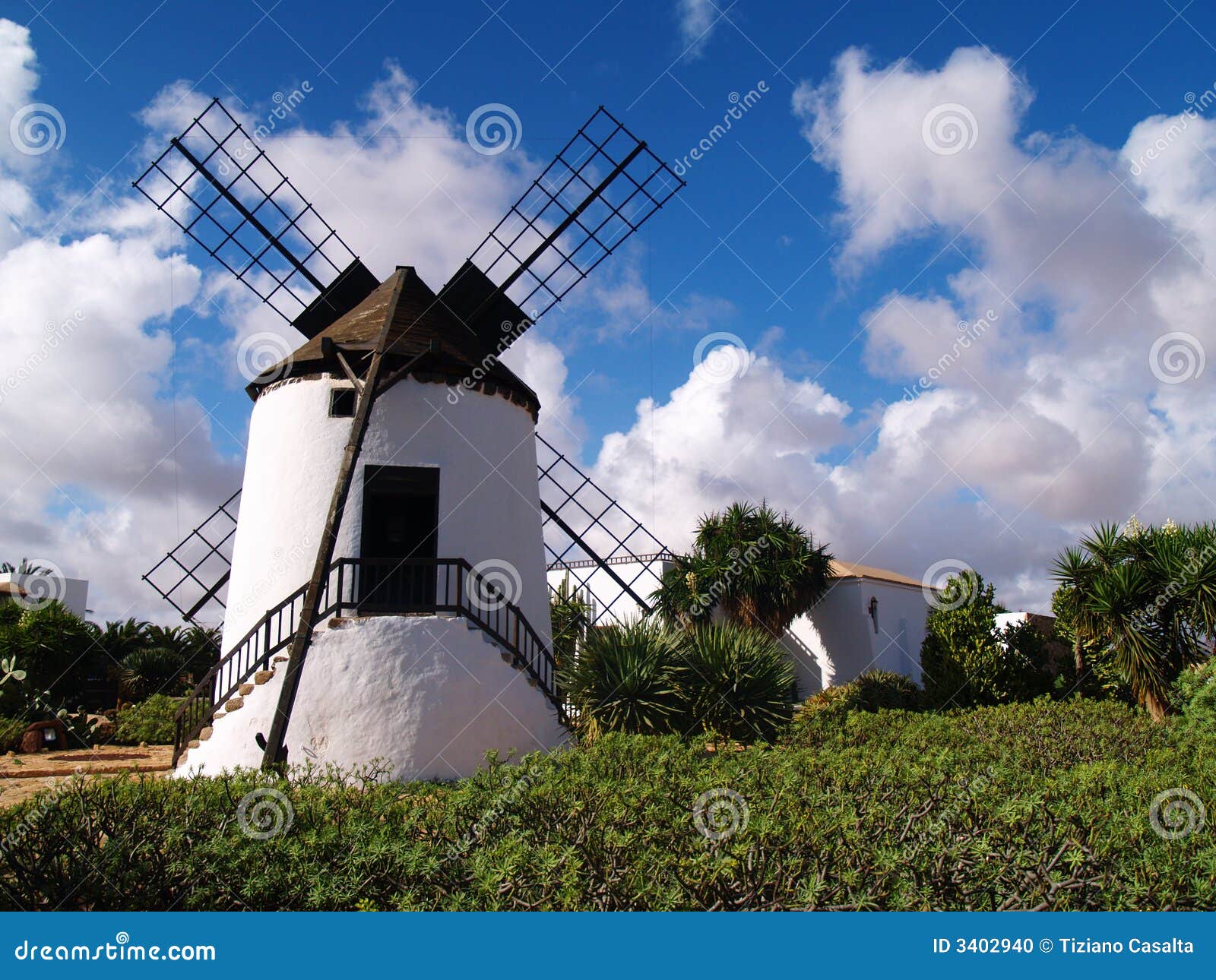 Moulin à farine photo stock. Image du propulseur, earth - 3402940