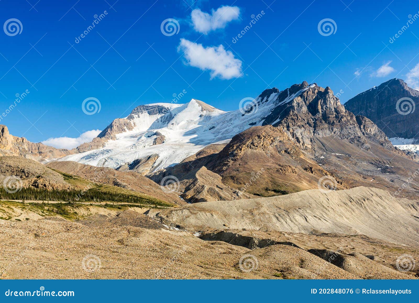 Mount Andromeda, Mount Athabasca and on the Right the Athabasca Glacier ...