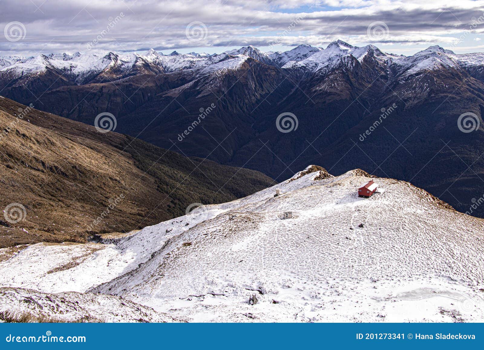 mount aspiring national park, view of brewster hut, hiking new zealand