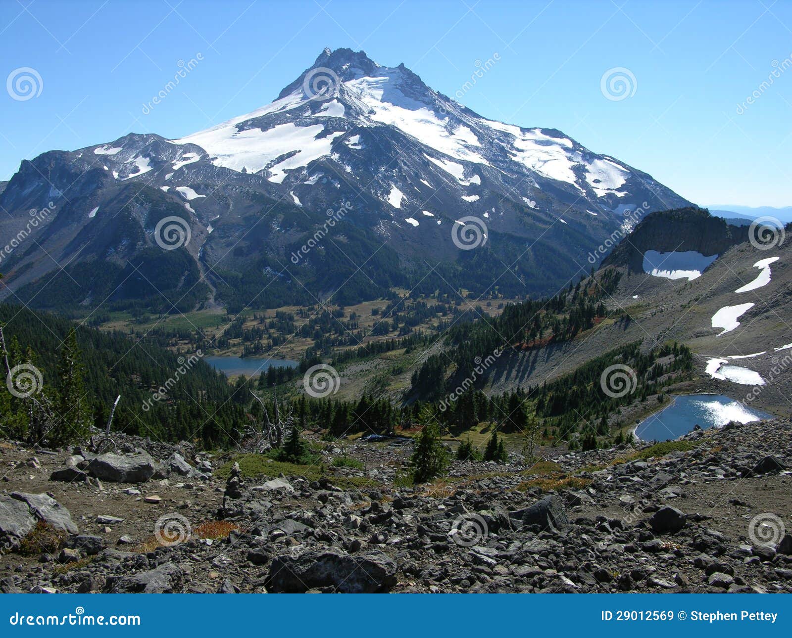 Mount Jefferson with Lake stock image. Image of national 29012569
