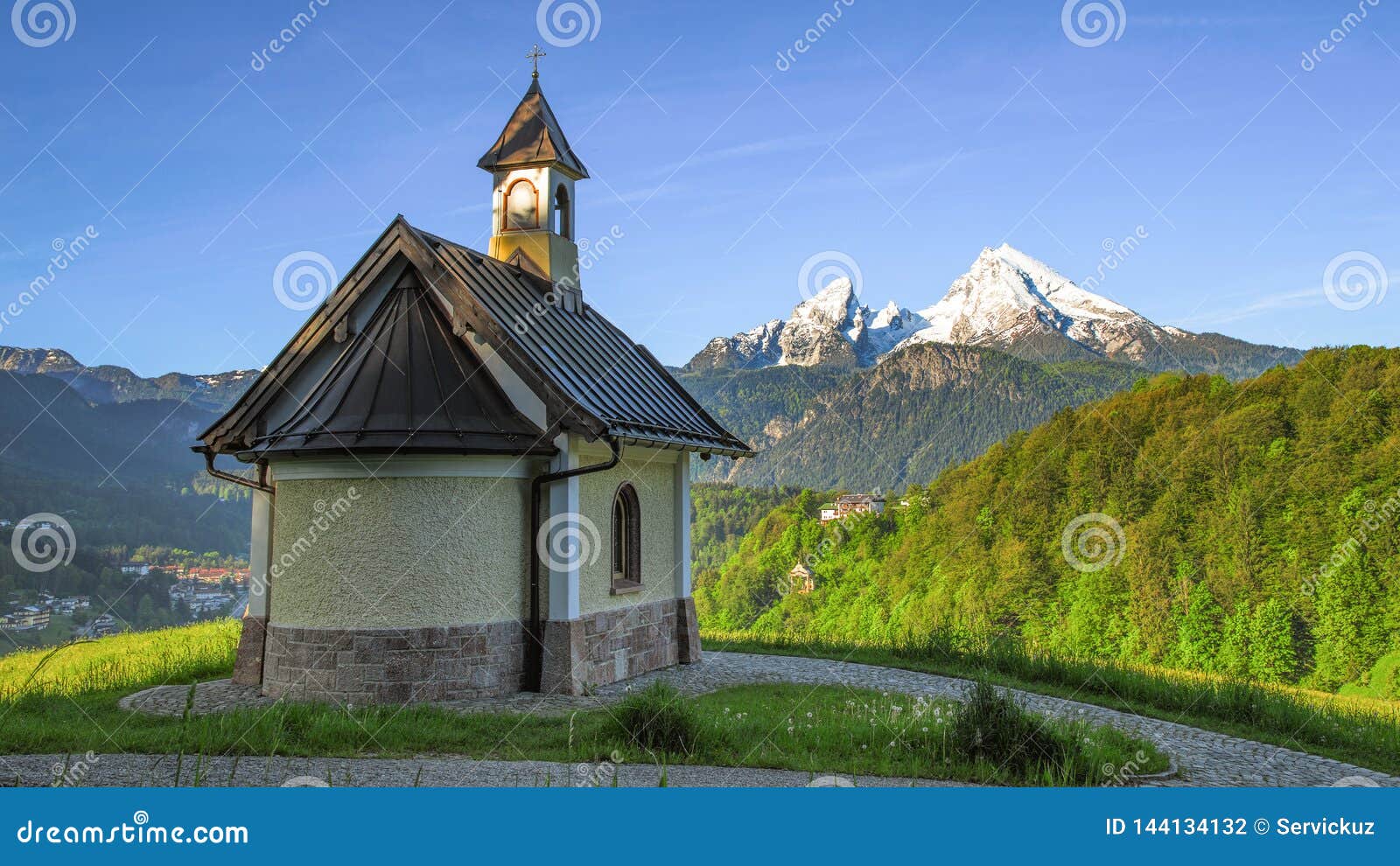 mount watzmann and traditional kirchleitn chapel