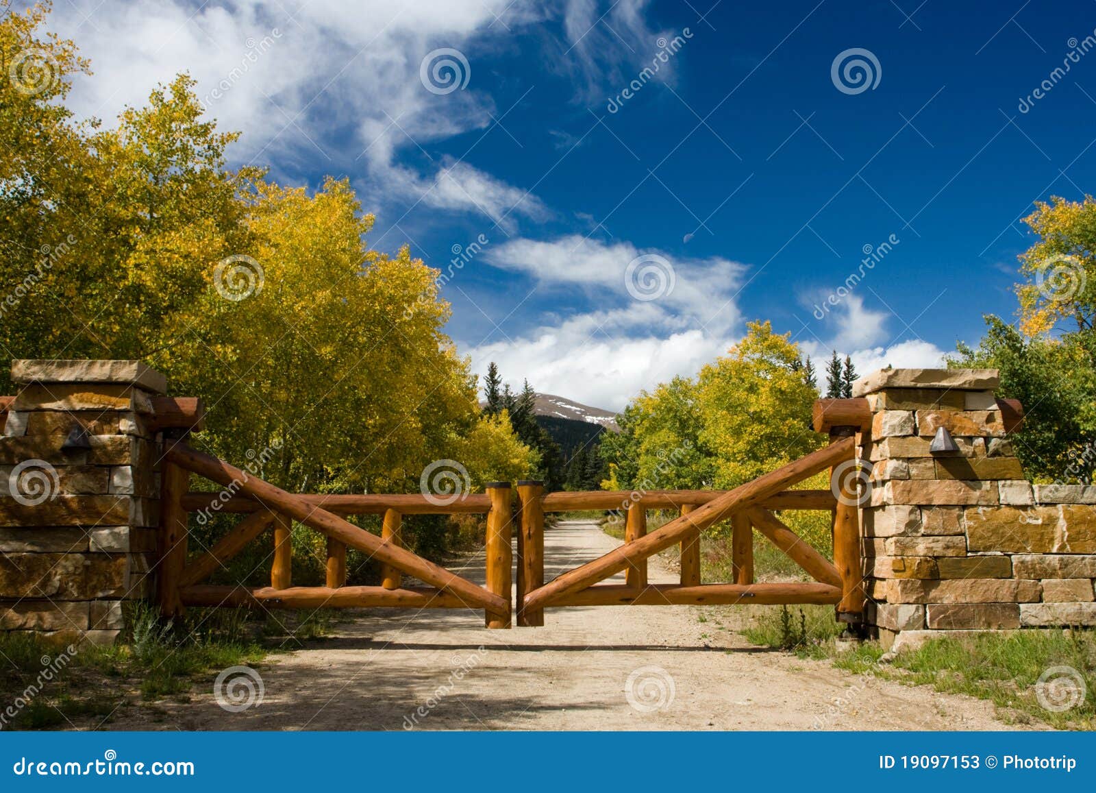 Mountain Gate stock image. Image of green, moon, nature 19097153