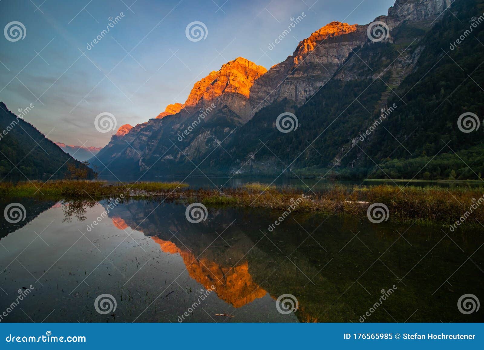 mountain glowing at klÃÂ¶ntaler lake in glarus