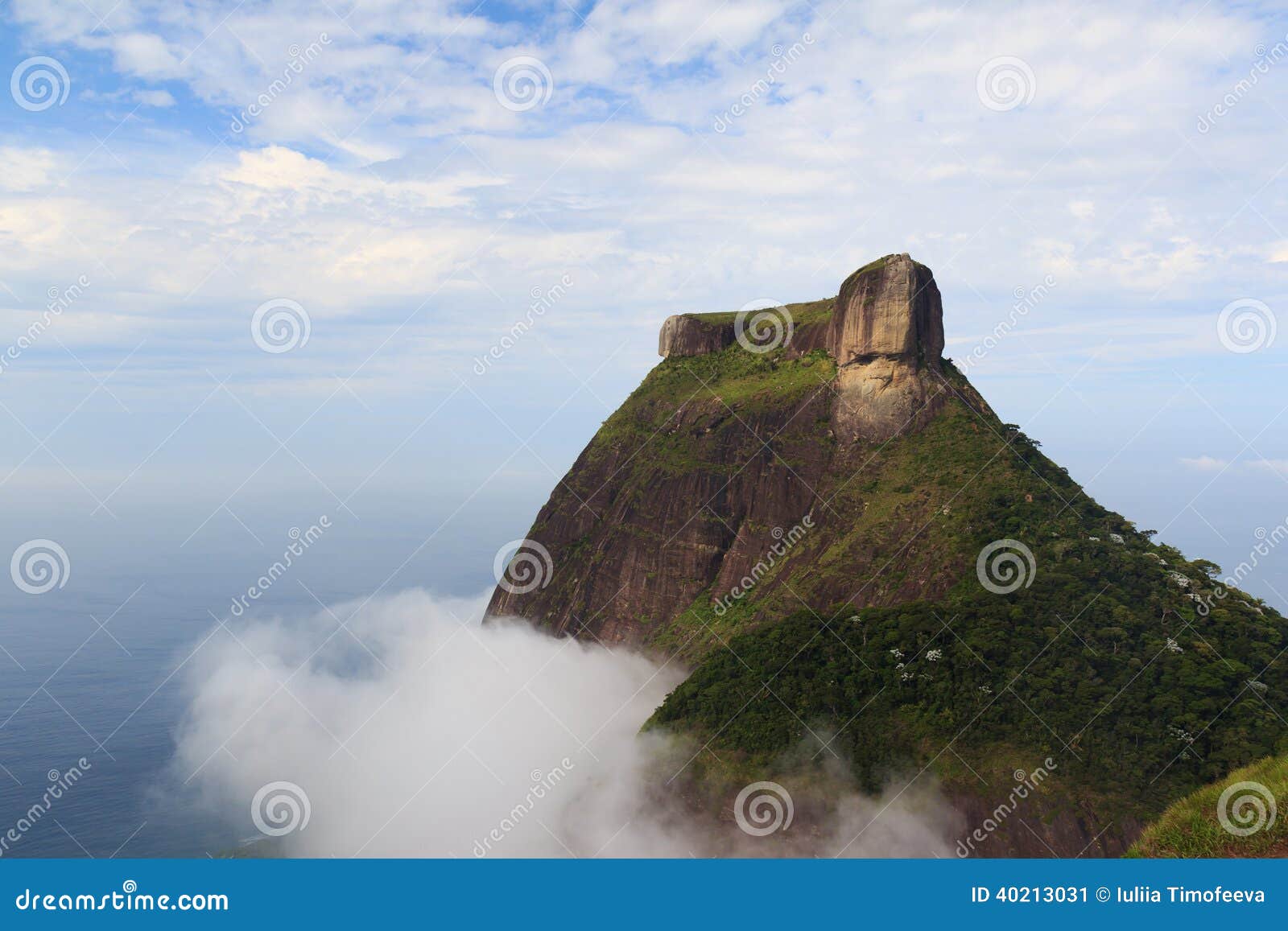 mountain pedra da gÃÂ¡vea in clouds, rio de janeiro