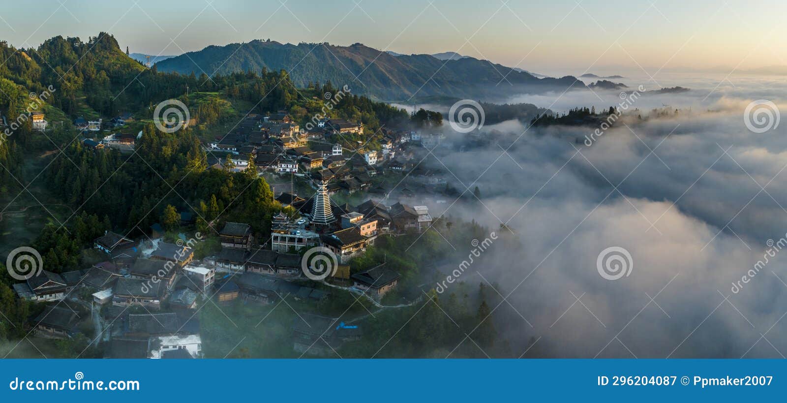 the morning sea of clouds in dong villages