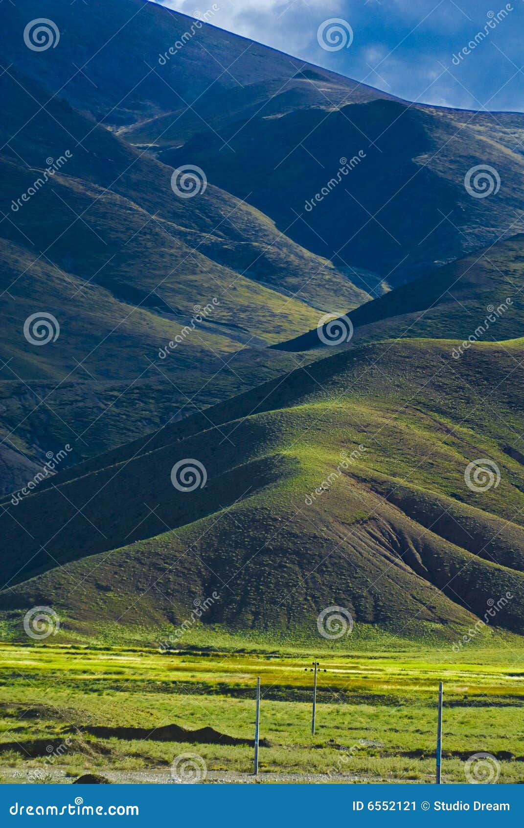 mountainous tibetan landscape