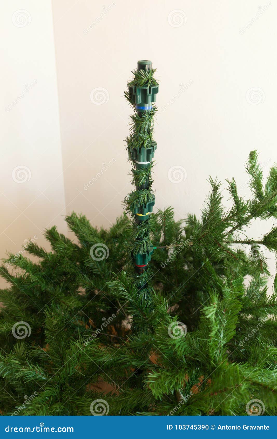 mounting artificial christmas tree