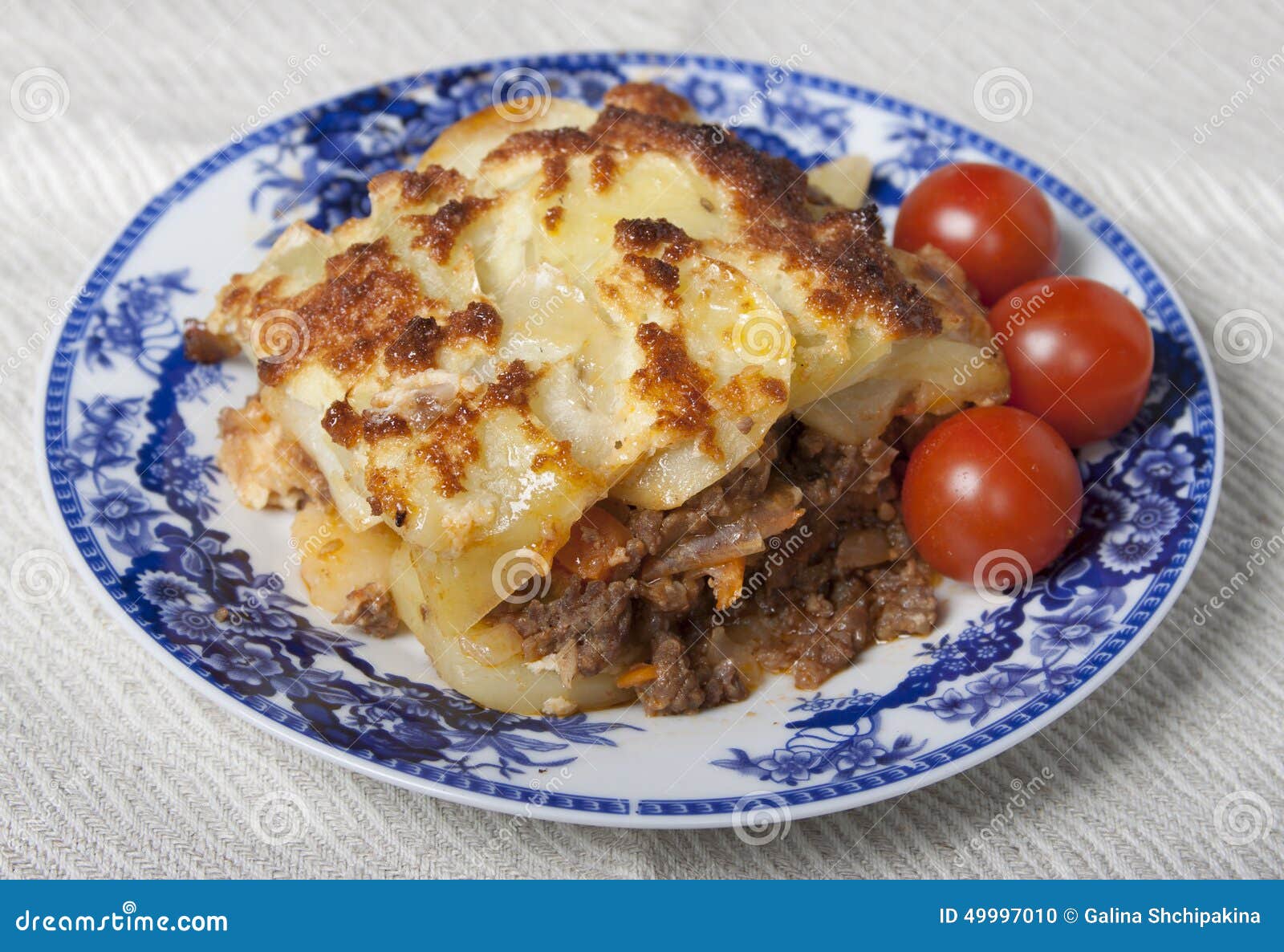 Moussaka Mit Kartoffeln, Hackfleisch Stockfoto - Bild von rindfleisch ... Moussaka Mit Kartoffeln, Hackfleisch Stockfoto - Bild von rindfleisch ...