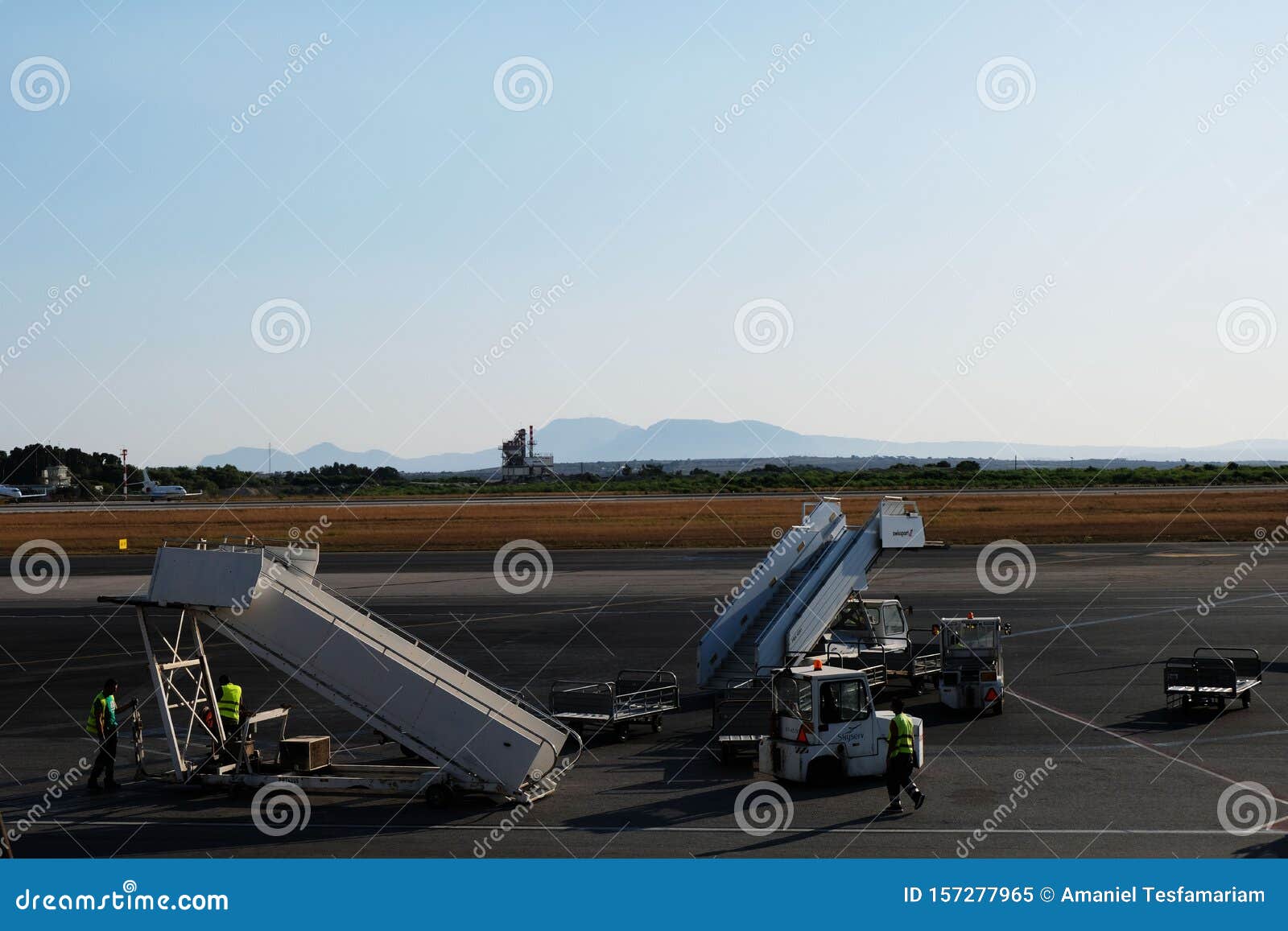 Movable Boarding Ramps At The Airport Editorial Image - Image Of Board,  Jetliner: 157277965