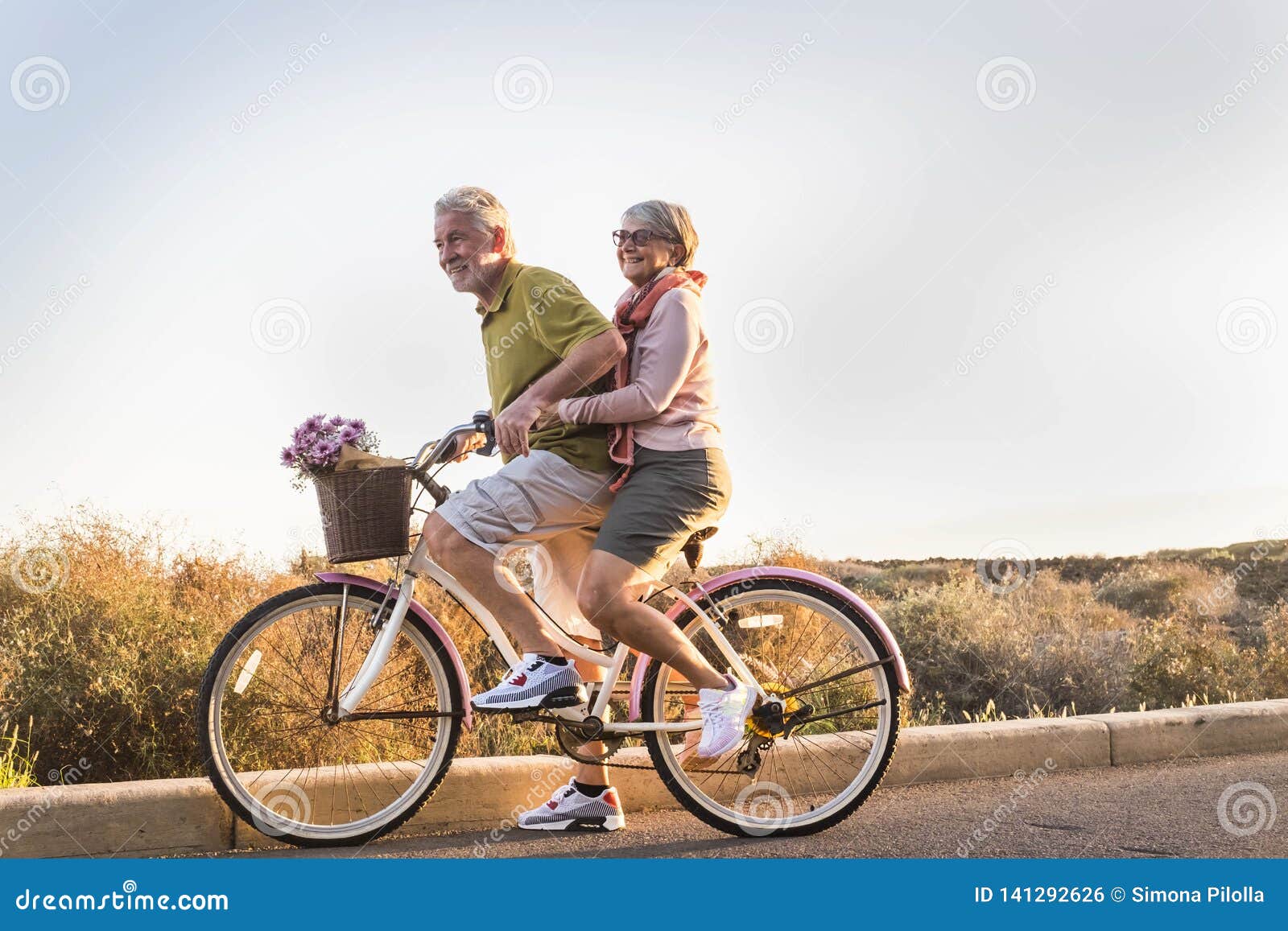 Imagenes de parejas en bicicleta hot sale