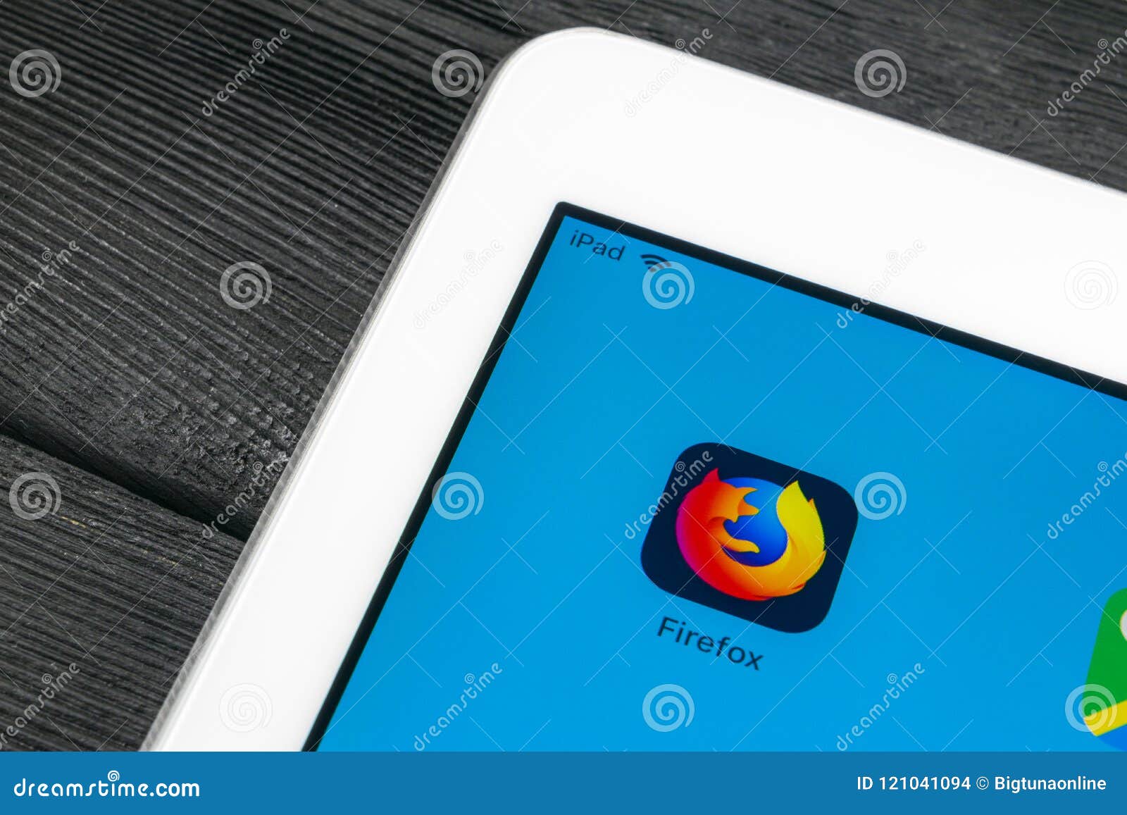Mozilla Firefox Application Icon on Apple IPad Pro Screen Close-up. Mozilla  Firefox App Icon. Mozilla Firefox Application Editorial Stock Image - Image  of display, company: 121041094