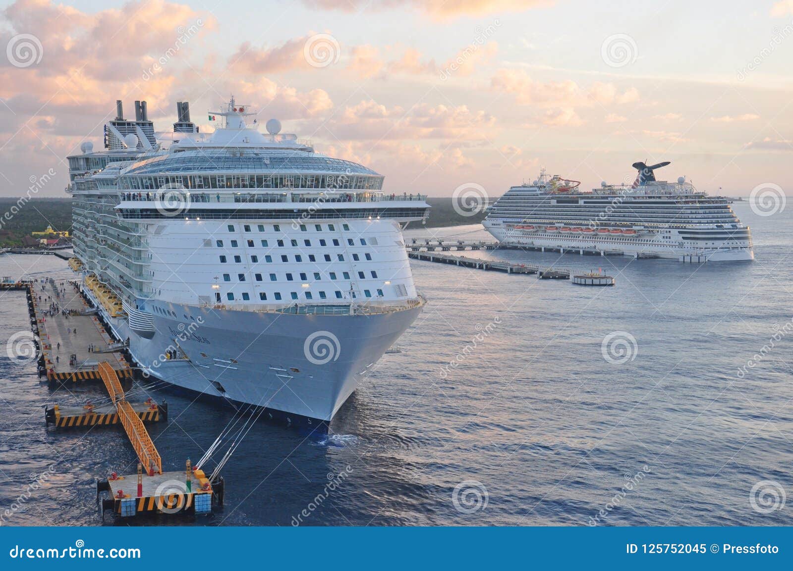 MS Allure of the Seas in Cozumel, Mexico Editorial Image - Image of cayman,  editorial: 125752045