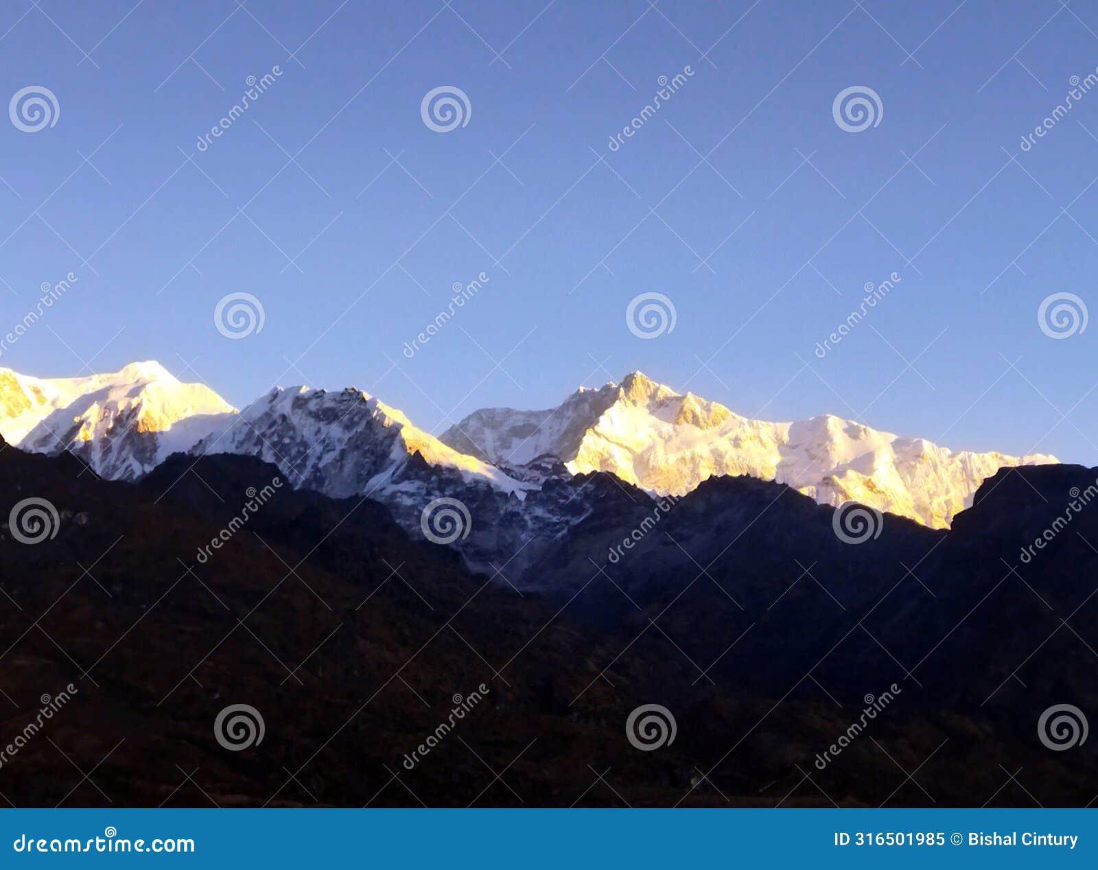 mt. kanchenjunga during sunrise in dzongri