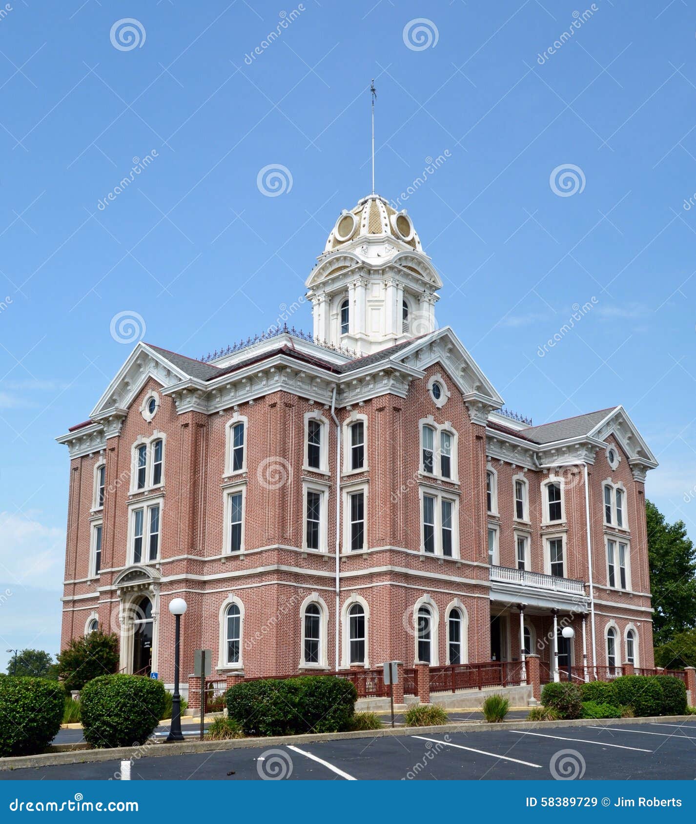 Mt Vernon Courthouse imagen de archivo editorial. Imagen de condado