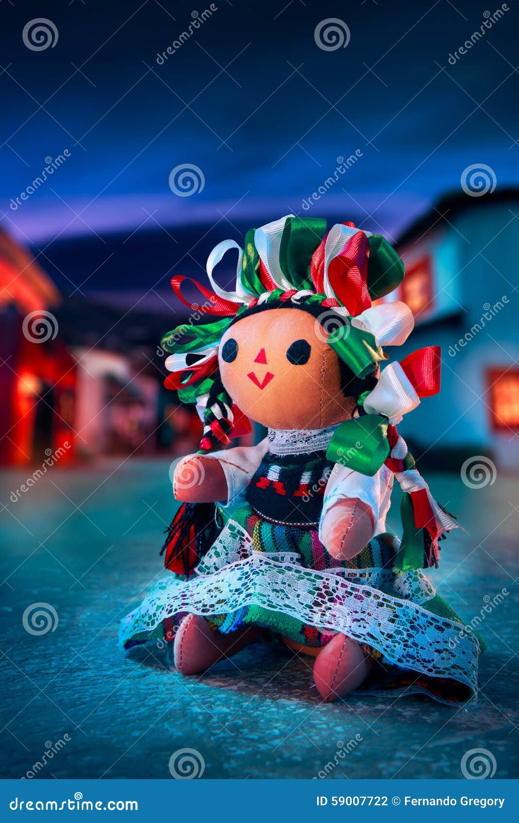 Muñeca De Trapo Mexicana En Un Vestido Tradicional En La Noche Foto de archivo - Imagen de muñeca, trapo: 59007722