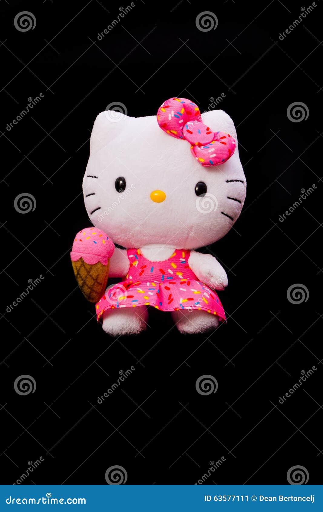 Opresor pandilla Sensación Muñeca del Hello Kitty foto editorial. Imagen de muchacha - 63577111
