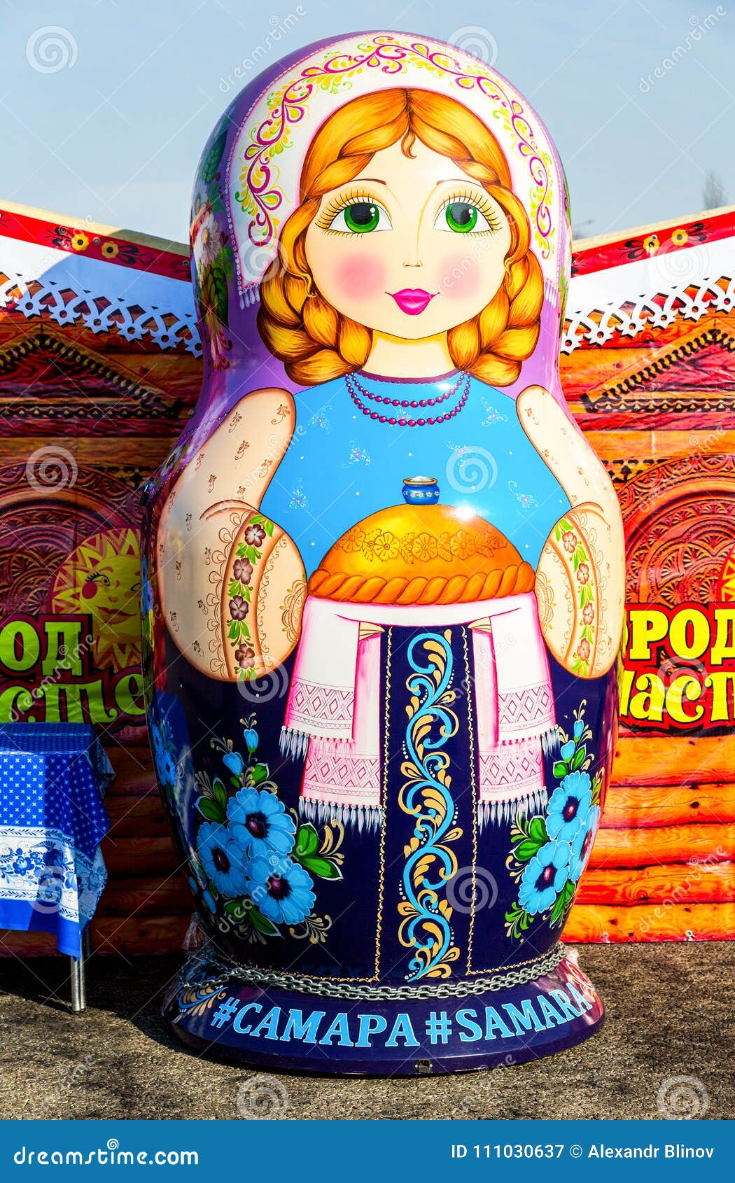 Muñeca Grande Del Matryoshka También Conocida Como Muñeca Rusa De La Jerarquización Fotografía editorial - Imagen de grande, colector: 111030637