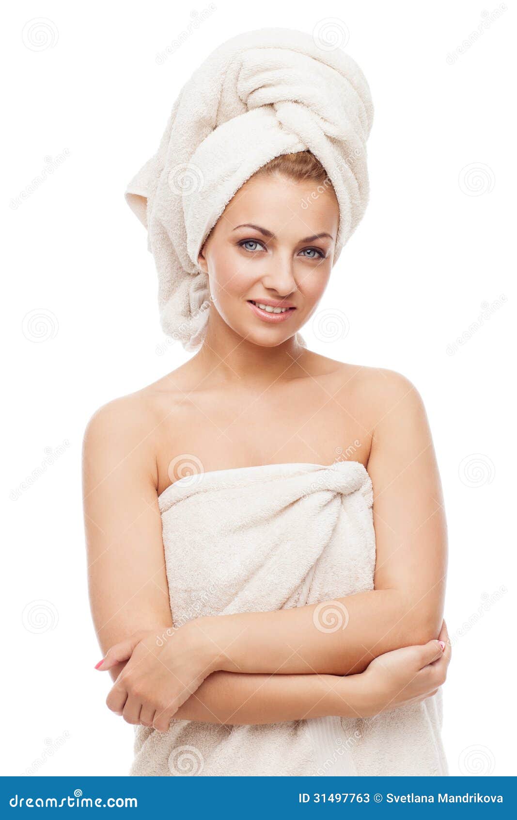 Обернутая полотенцем. Женщина с полотенцем на голове. Голова замотанная в полотенце. Девушка обернутая в полотенце. Девушки обмотаны полотенцем.