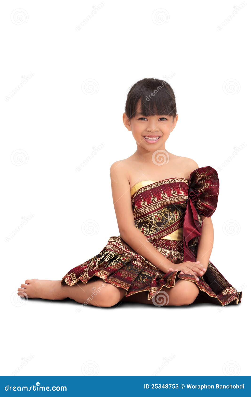 Юные тайцы. Маленькая тайская девочка. Тайская девочка дети. Тайцы девочки маленькие. Девочки тайки маленькие улыбаются в национальном костюме.