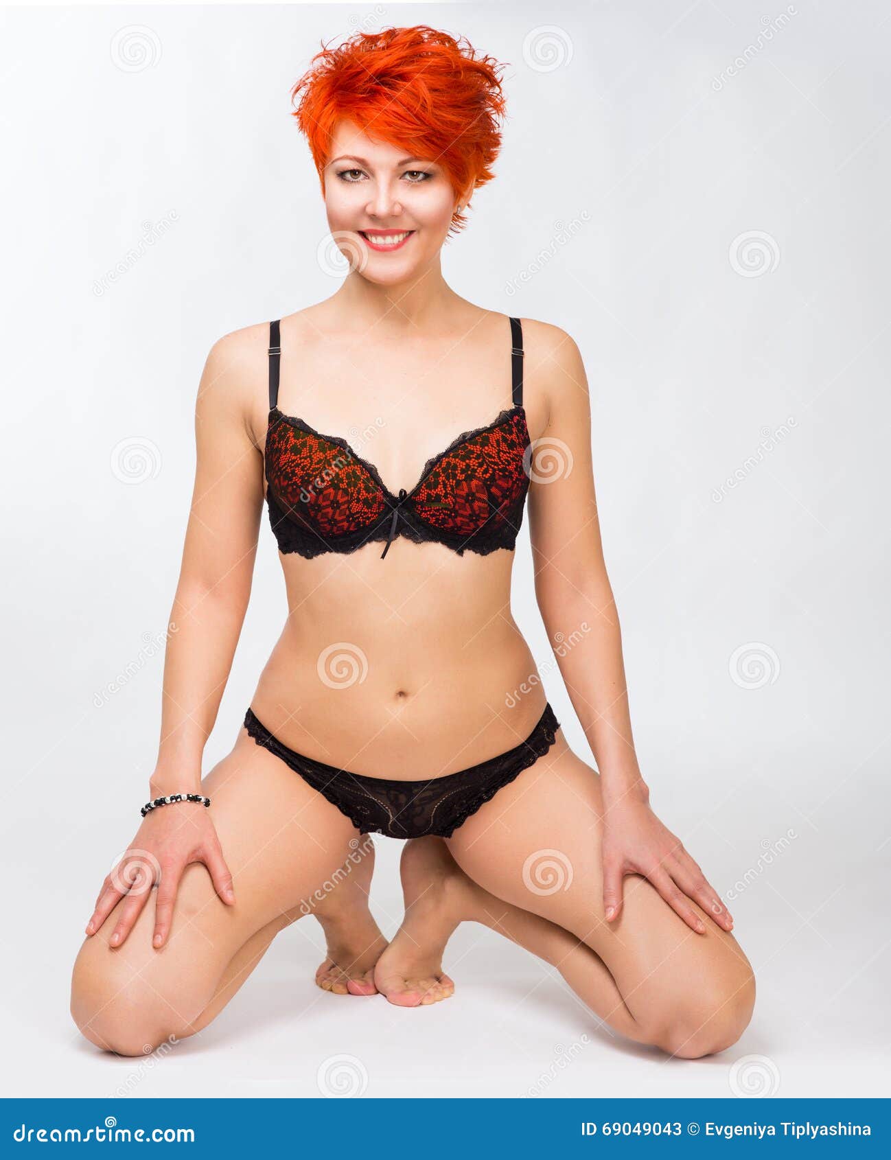 Pelirroja En Ropa Interior Imagen de - Imagen mujer, modelo: 69049043