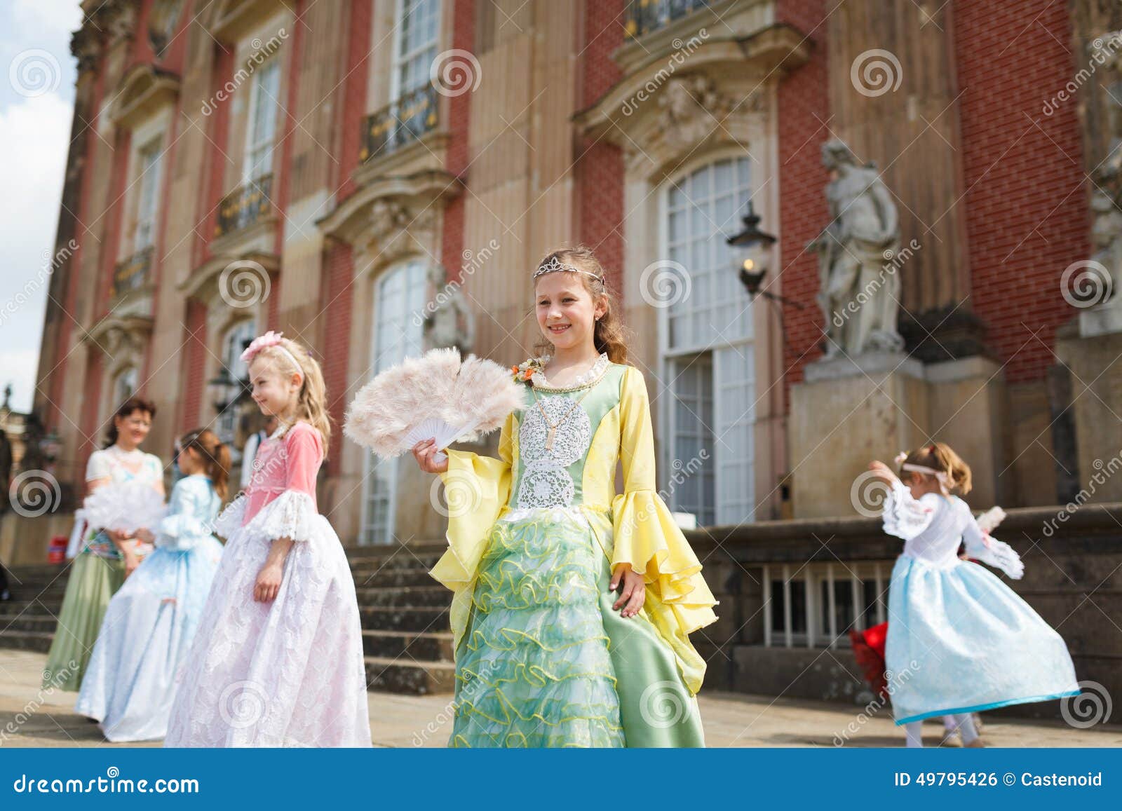 Muchachas En Los Vestidos Del Siglo XIX Foto editorial - Imagen de europa, siglo: 49795426 Muchachas En Los Vestidos Del Siglo XIX Foto editorial - Imagen de europa, siglo: 49795426