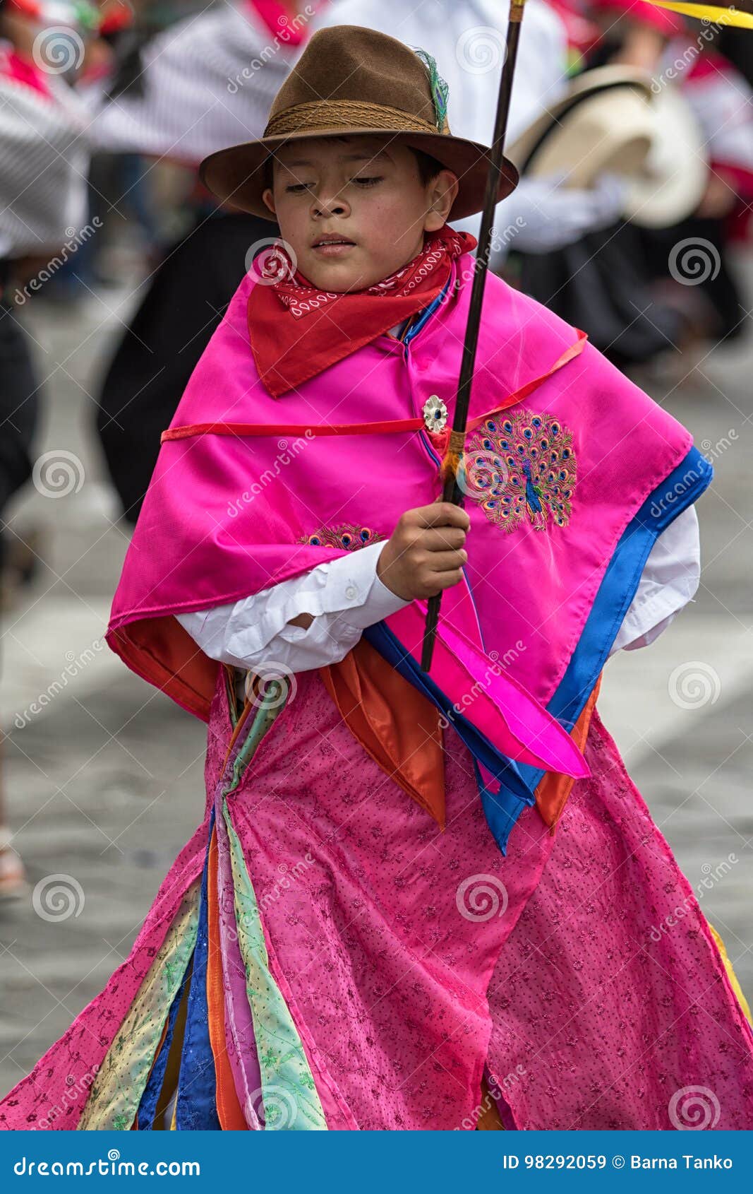 Muchacho Indígena En Ropa Tradicional Coloreada Brillante Imagen de archivo  editorial - Imagen de hombres, colorido: 98292059