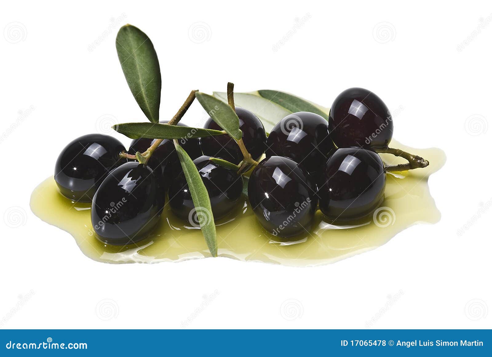 Muchas Aceitunas Negras En El Aceite De Oliva. Foto de archivo - Imagen