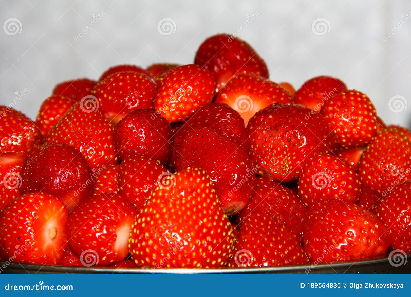 Muchas Fresas Frescas. Frutilla De Fresa Foto de archivo - Imagen de baya,  limpio: 189564836