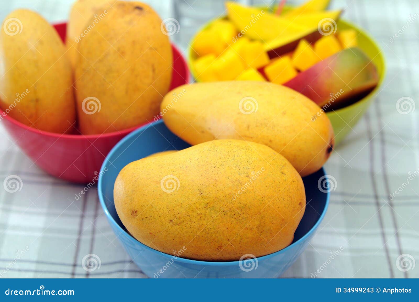 Muchos mangos imagen de archivo. Imagen de jugoso, delicioso 34999243