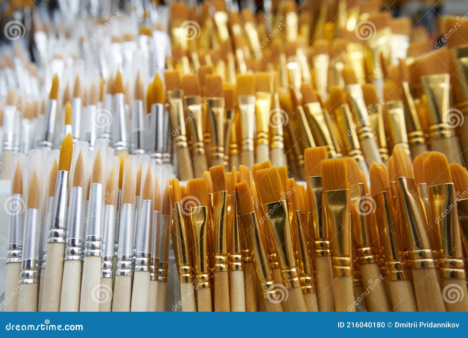 Venta de pinceles para pintar. Stock Photo