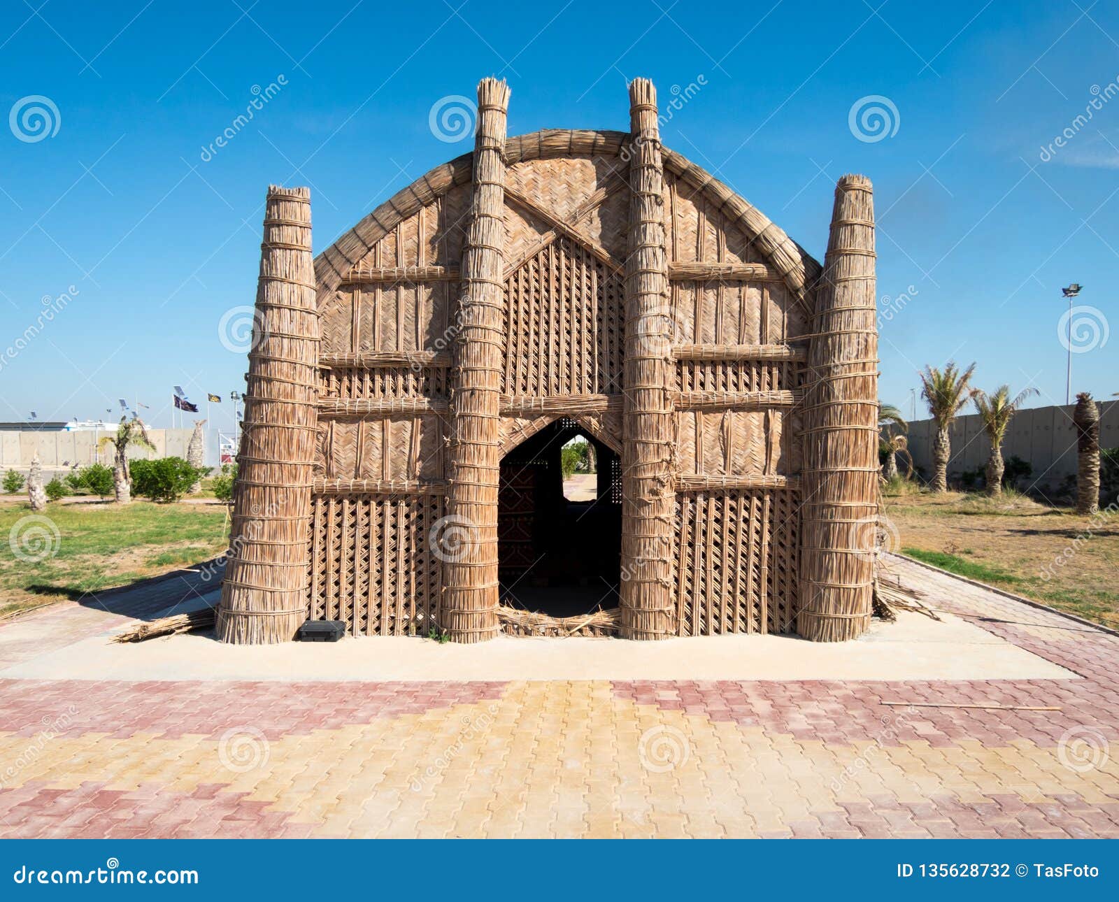 mudhif, traditional iraqi reed house of marsh arabs aka madan used for guest house and for ceremonies, majnoon, iraq, middle east