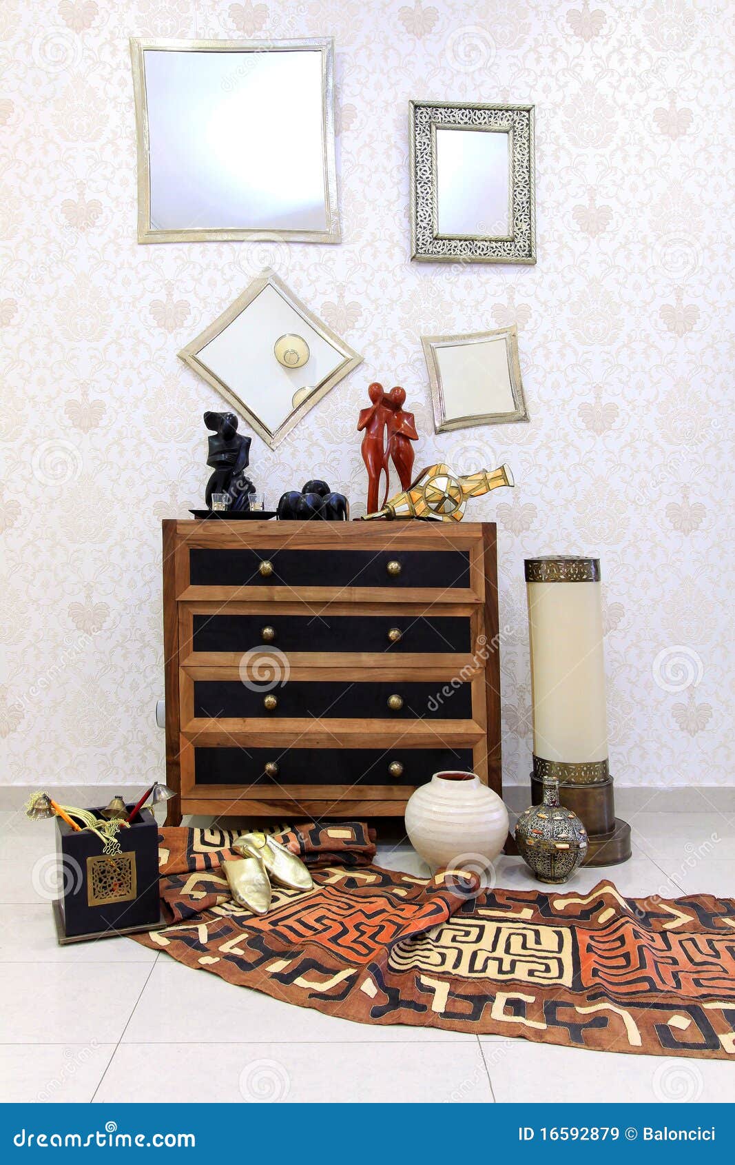 Muebles marroquíes imagen de archivo. Imagen de escultura 16592879