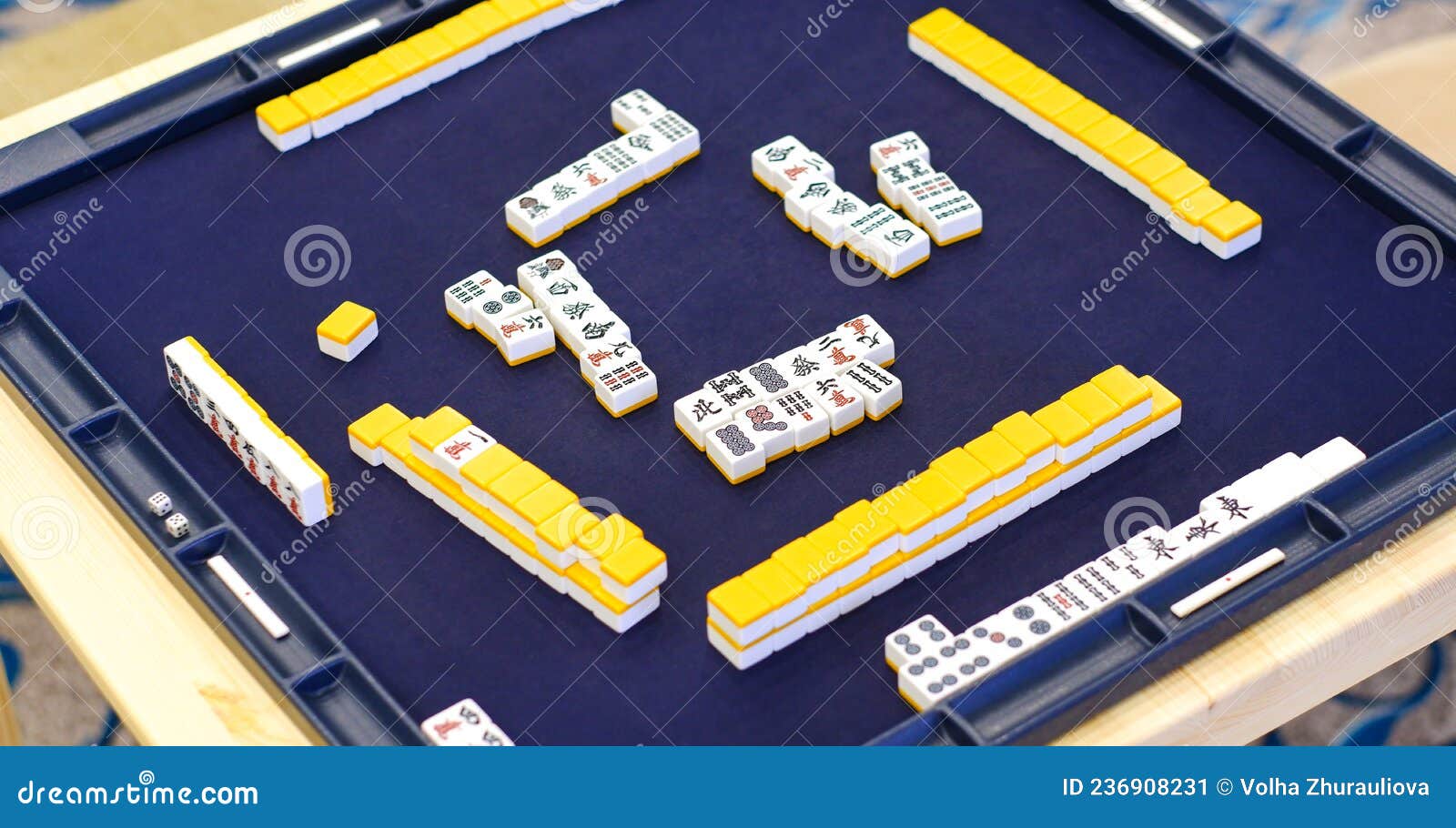 Muitos Azulejos Mahjong No Campo De Jogo. Um Antigo Jogo Asiático