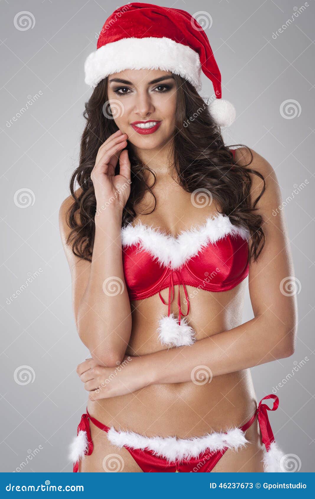 Mujer Atractiva Que Lleva El Bikini De Santa Imagen de archivo - Imagen de  hermoso, sonrisa: 46237673